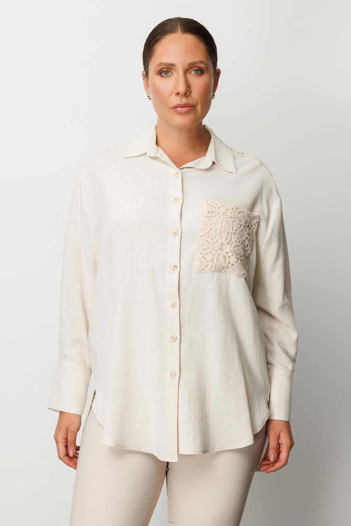 Moda İlgi Kadın Büyük Beden Robası ve Cebi Güpür Detaylı Oversize Keten Gömlek 0035 Taş - 3