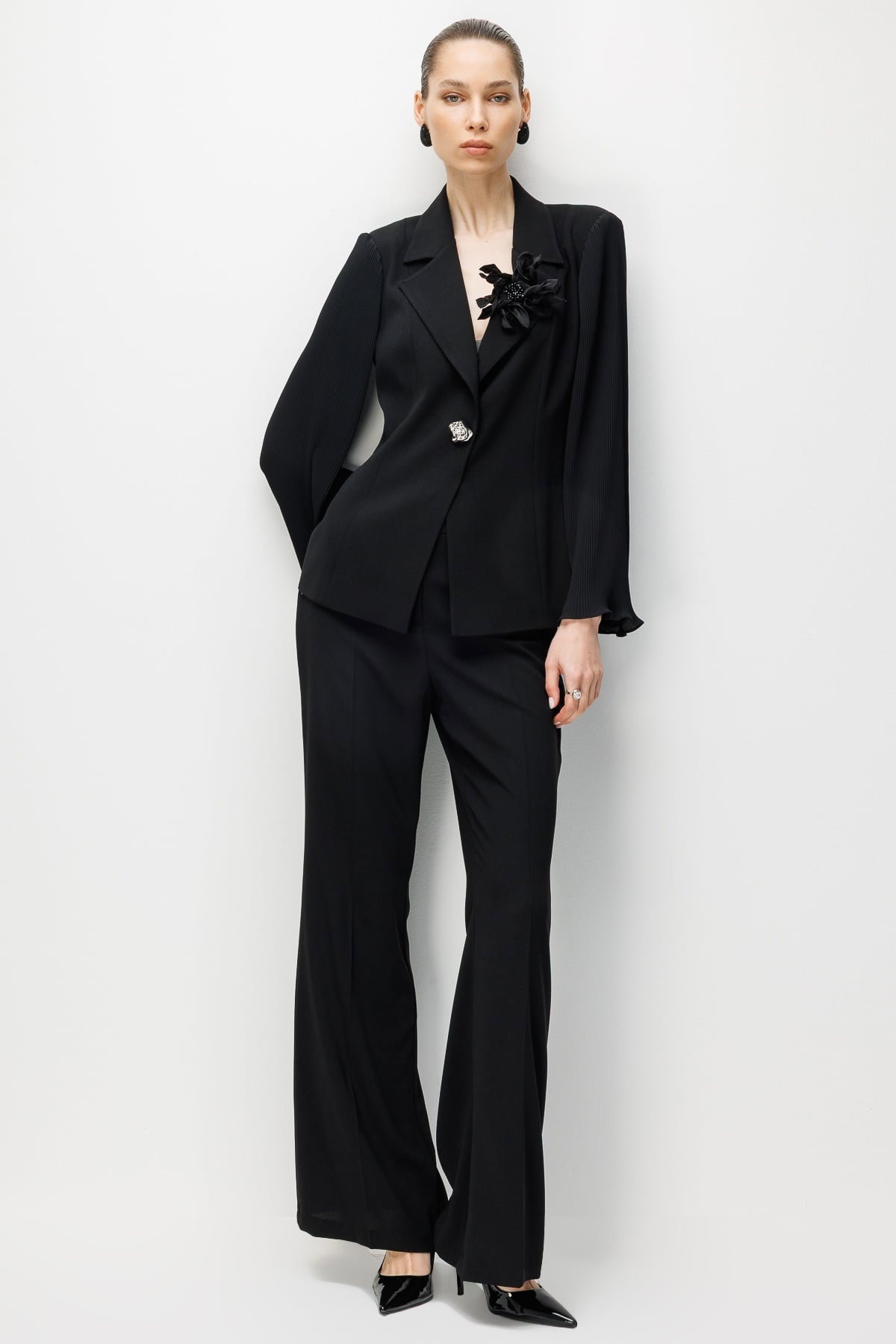 Moda İlgi Kadın Kol Pliseli Yakası Çiçek Broşlu Tek Düğme Ceket 5025 Siyah - 4