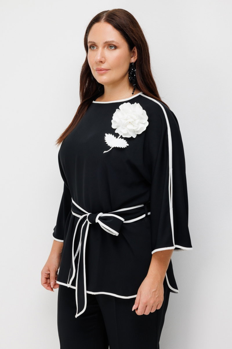 Moda İlgi Kadın Kontrast Biye Detaylı Ön Bedeni Çiçek Broşlu Bluz Siyah - 2