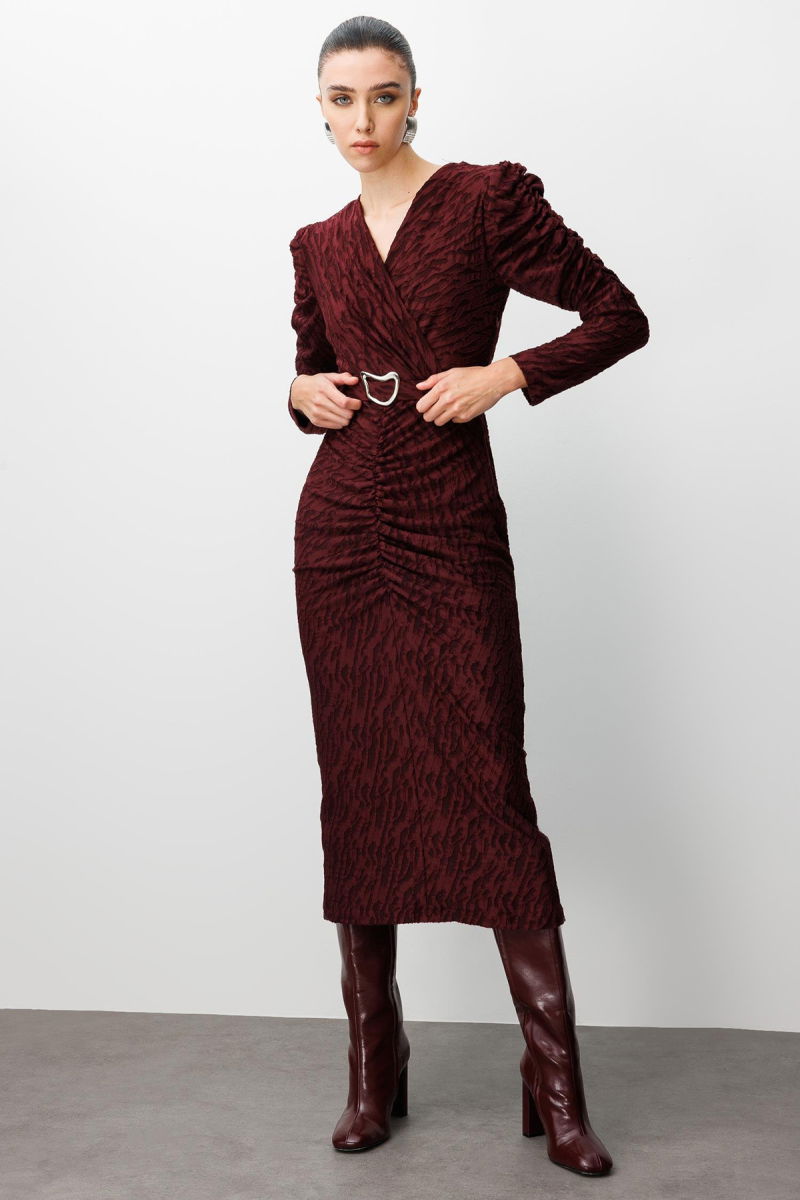 Moda İlgi Kadın Kruvaze Büzgü Detaylı Jakar Yakma Kumaş Beli Kemerli Kalem Elbise 0022 Bordo - 2