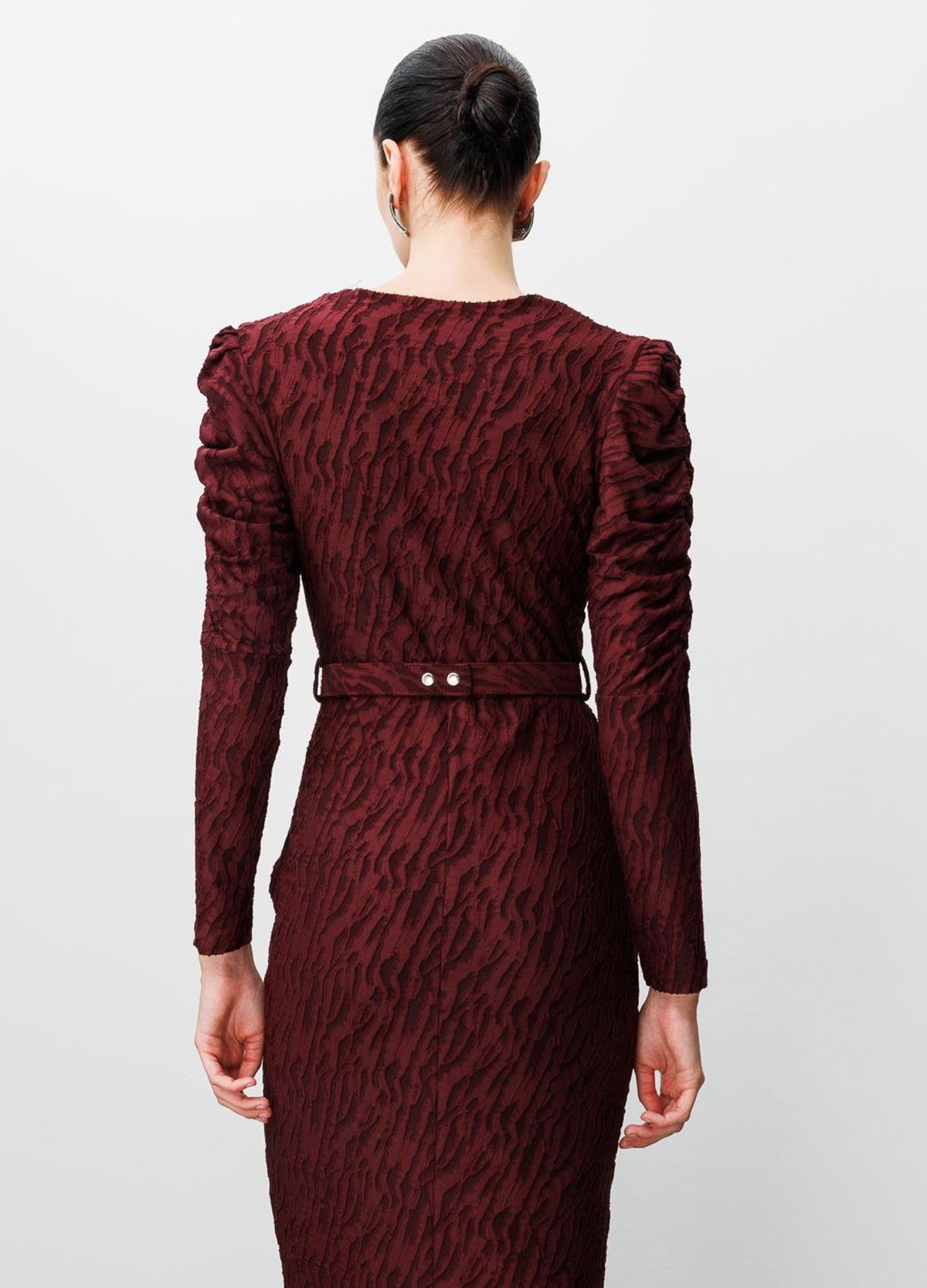 Moda İlgi Kadın Kruvaze Büzgü Detaylı Jakar Yakma Kumaş Beli Kemerli Kalem Elbise 0022 Bordo - 4