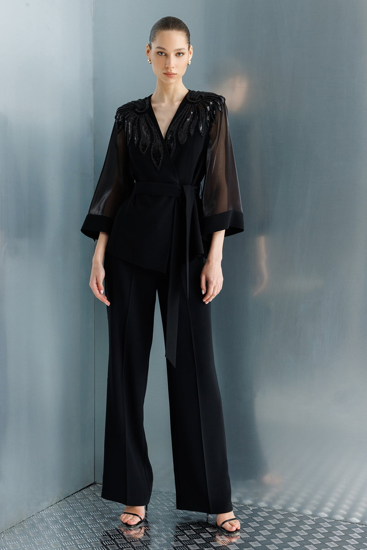 Moda İlgi Kadın Omuzları Boncuk Aksesuar Detaylı Pelerin Kol Ceket 5019 Siyah - 2