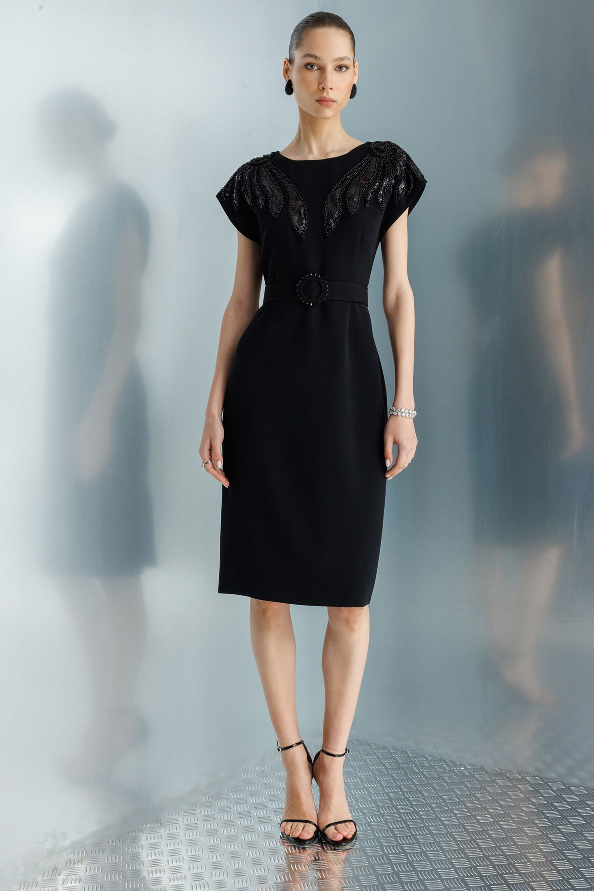 Moda İlgi Kadın Omuzları Boncuk İşleme Aksesuarlı Beli Boncuklu Kemer Elbise 0128 Siyah - 2