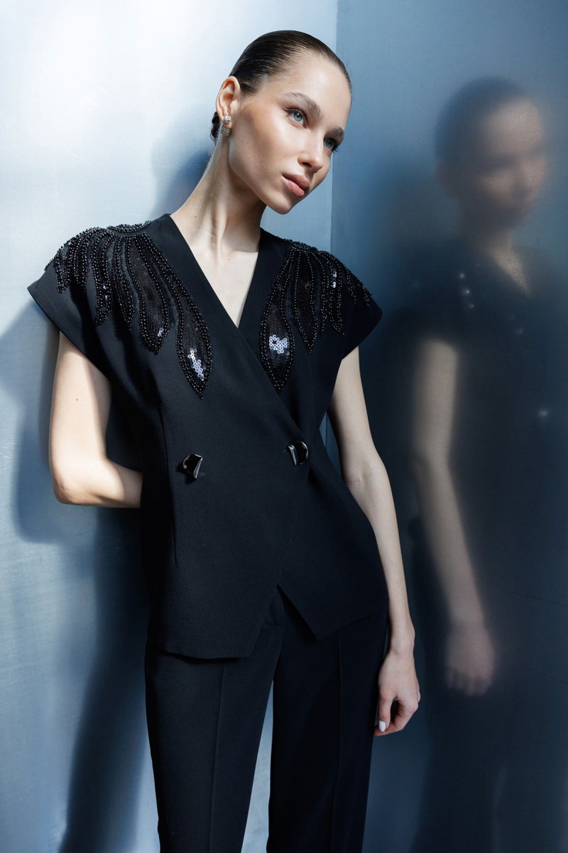 Moda İlgi Kadın Omuzları Boncuk İşlemeli İki Düğmeli Ceket 5020 Siyah - Moda İlgi