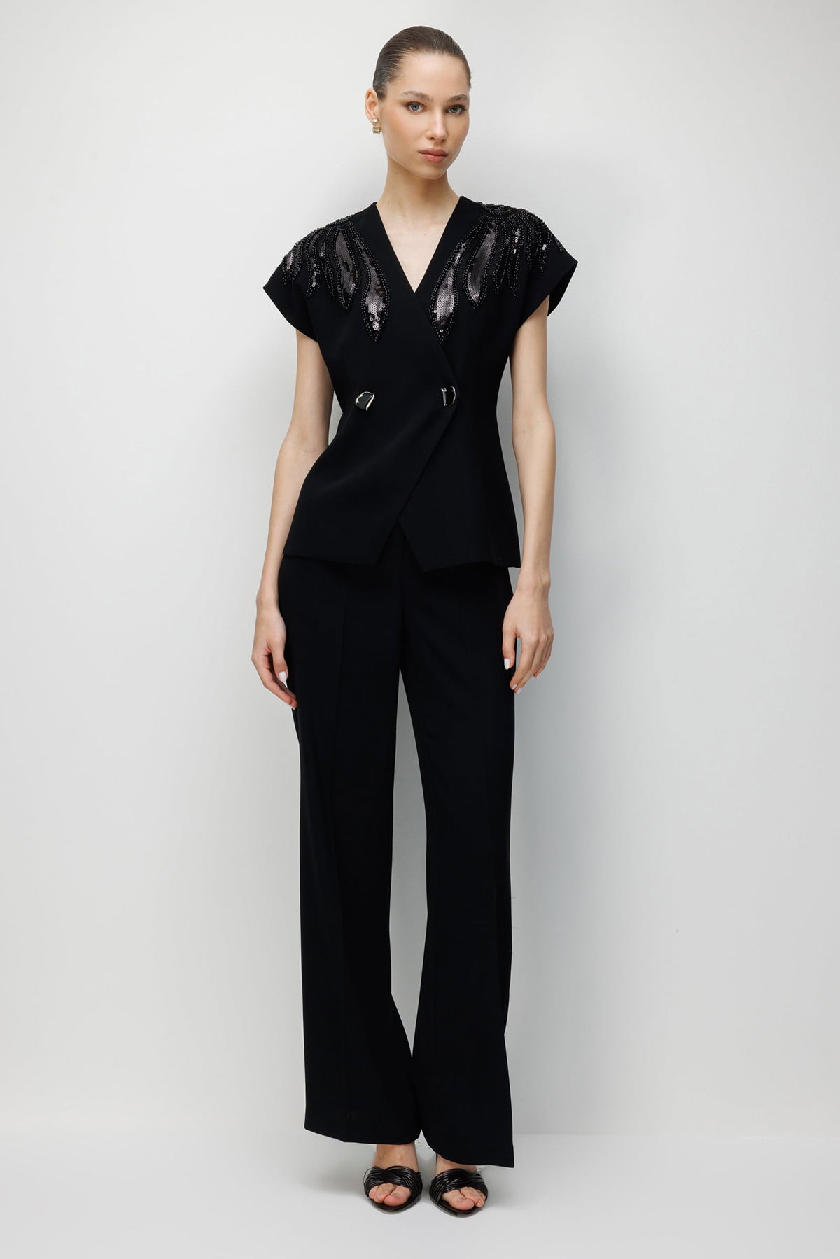 Moda İlgi Kadın Omuzları Boncuk İşlemeli İki Düğmeli Ceket 5020 Siyah - 4