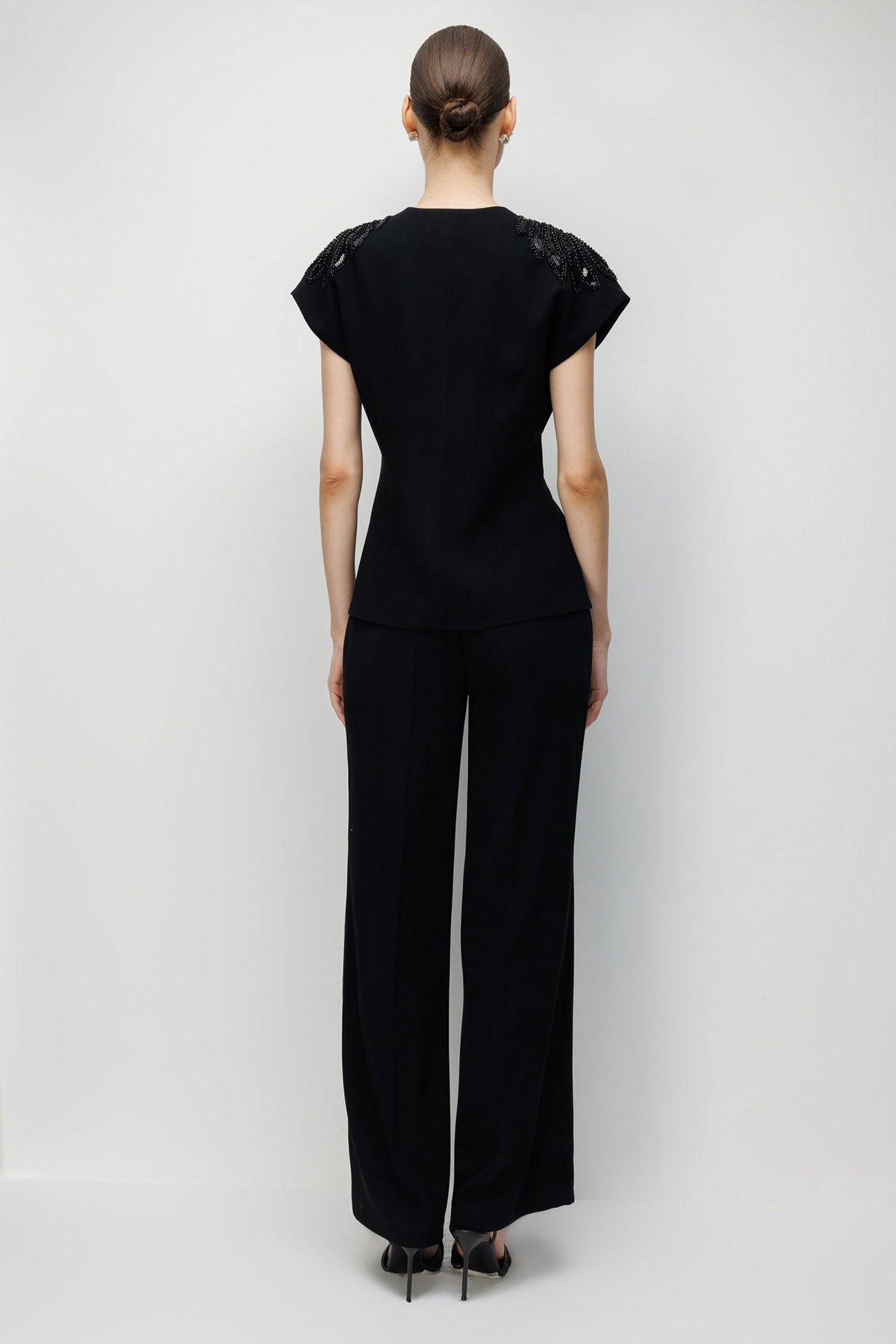 Moda İlgi Kadın Omuzları Boncuk İşlemeli İki Düğmeli Ceket 5020 Siyah - 5