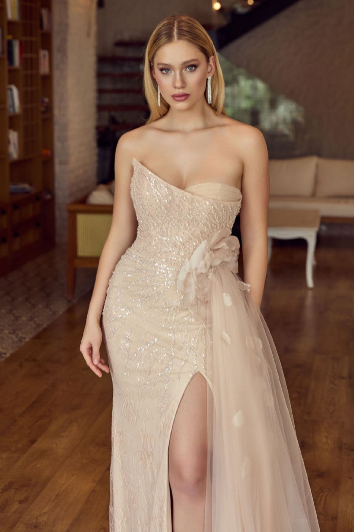 Ömür Inn Kadın Asimetrik Straplez Detaylı Derin Yırtmaçlı Uzun Abiye Elbise 6698 Latte - 2