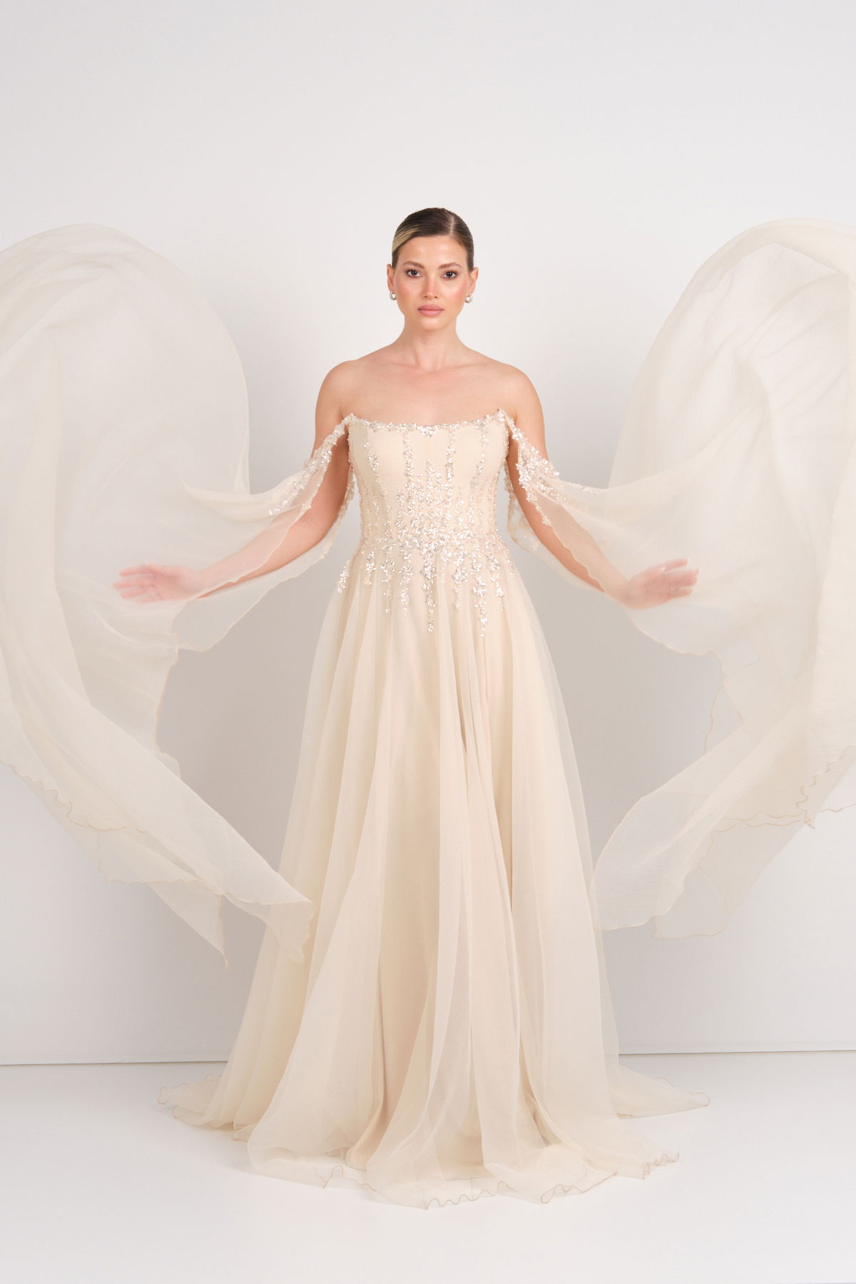 Ömür Inn Kadın Straplez Payet İşlemeli Kolları Pelerin Detaylı Uzun Abiye Elbise 5584 Şampanya - 1