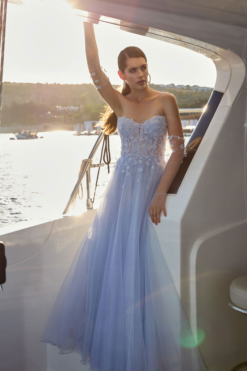 Ömür Inn Kadın Üst Beden Transparan ve Çiçek Süslemeli Straplez Uzun Abiye Elbise 6497 Buz Mavi - Ömür Inn