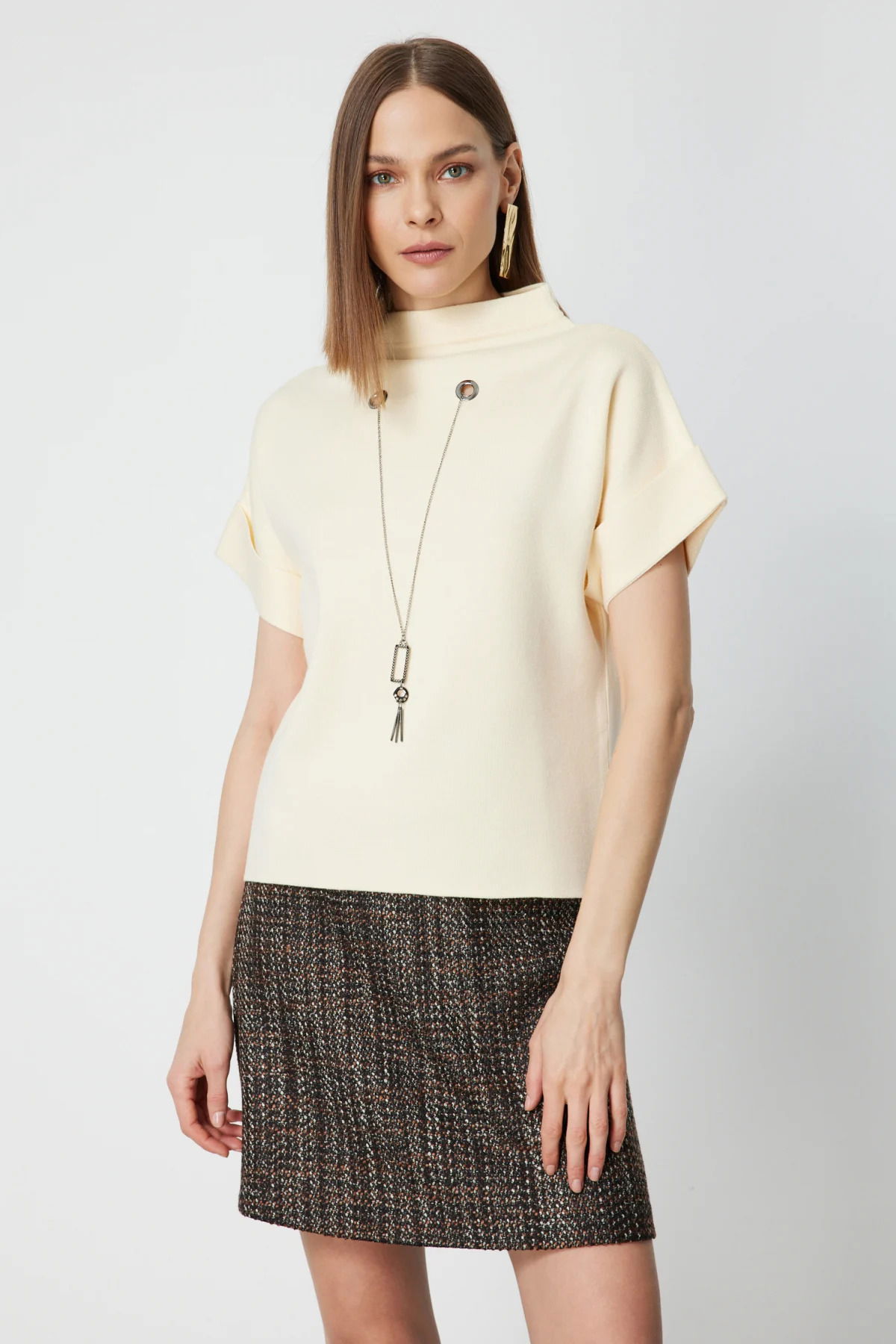 On Kadın Aksesuar Detaylı Dik Yaka Triko Kazak 65340 Krem - 1