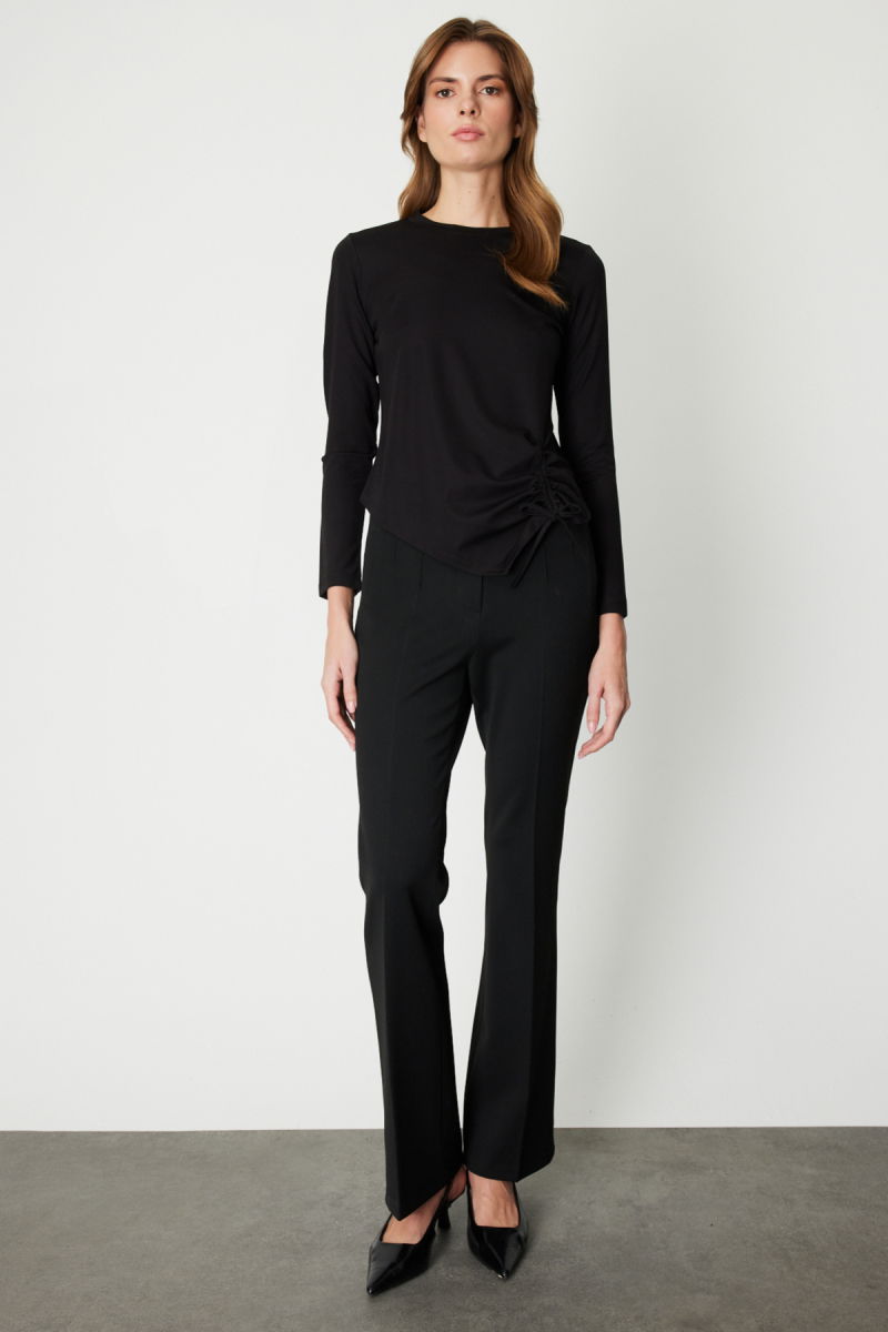 On Kadın Asimetrik Kesim Büzgü Detaylı Bluz 61376 Siyah - 3