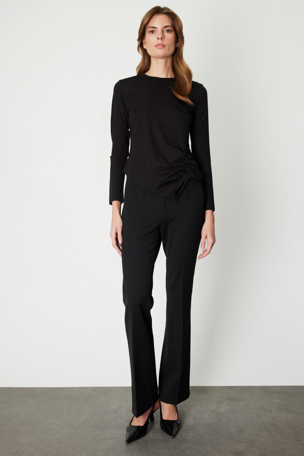 On Kadın Asimetrik Kesim Büzgü Detaylı Bluz 61376 Siyah - 3