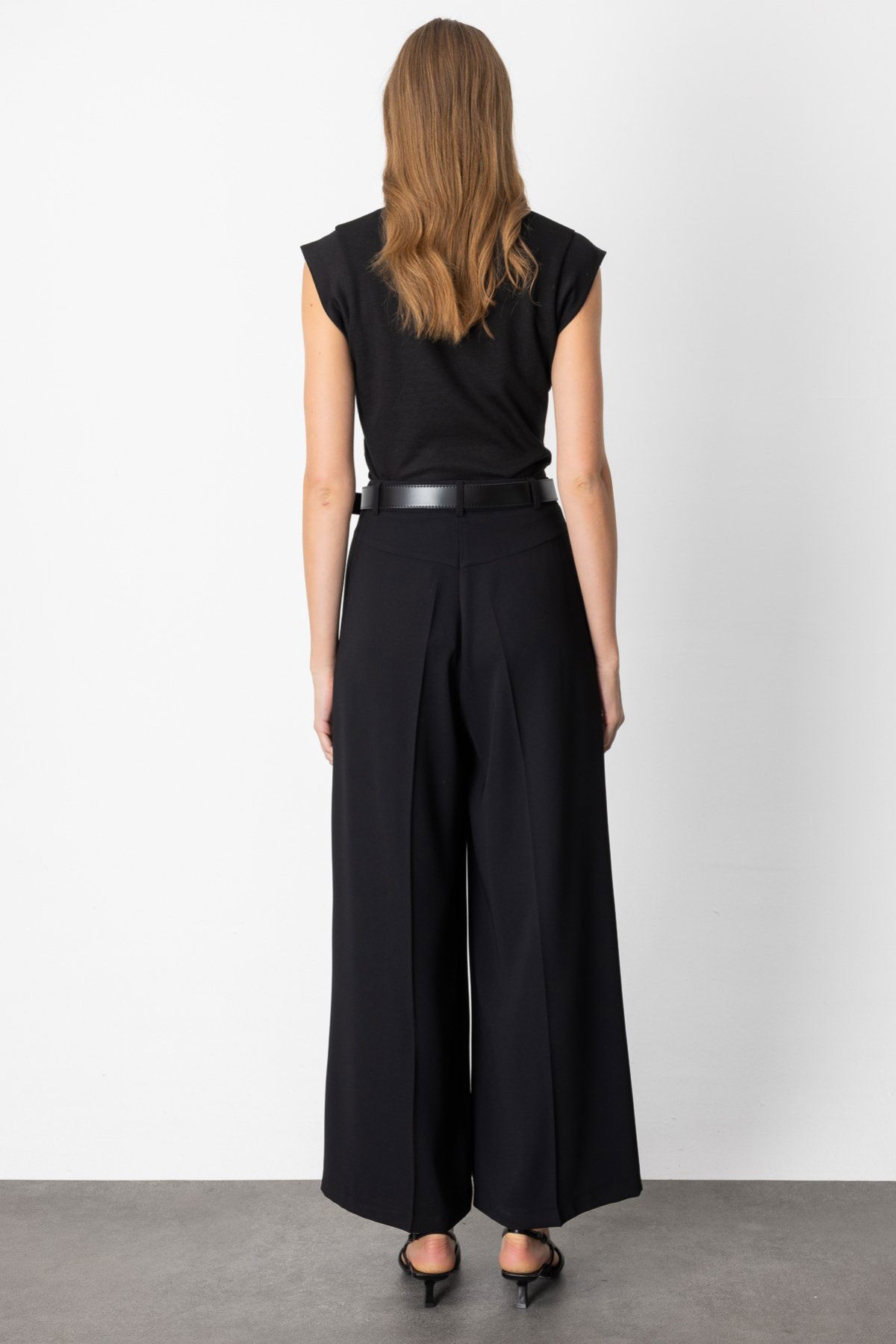 On Kadın Beli Kemerli Pileli Pantolon 64121 Siyah - 4