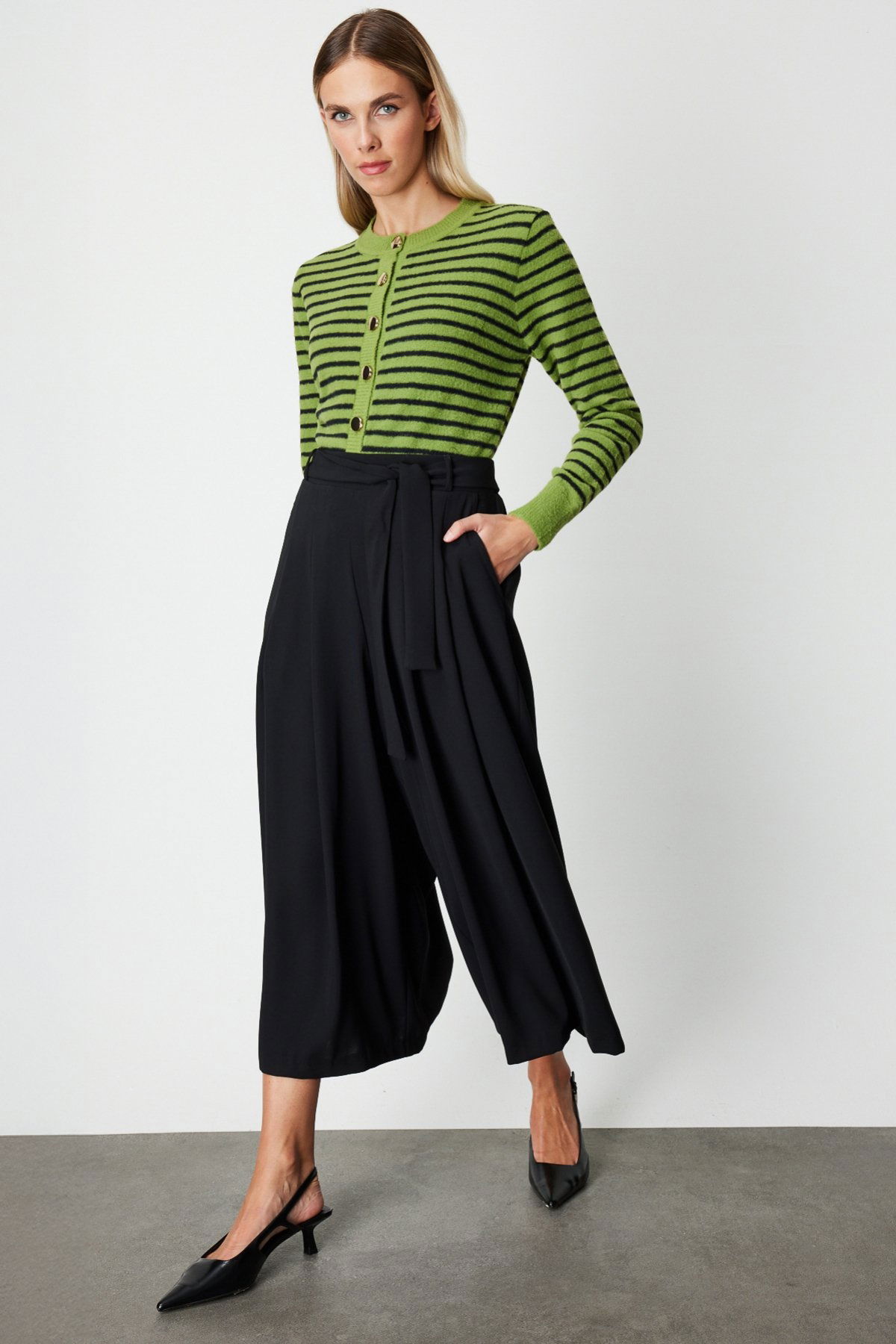 On Kadın Beli Kemerli Pileli Pantolon 64151 Siyah - 3