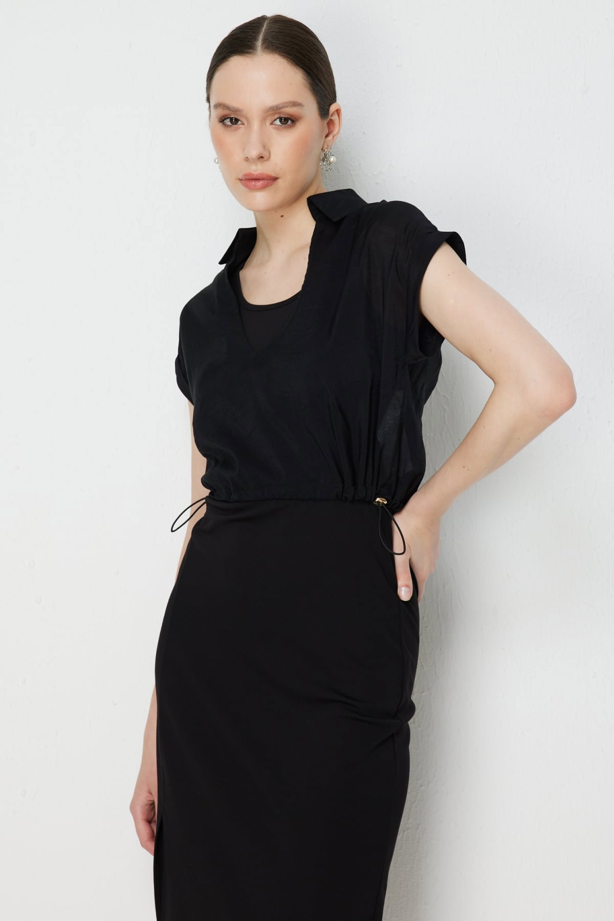 On Kadın Beli Lastikli Sırt Dekolteli Bluz 74347 Siyah - 1