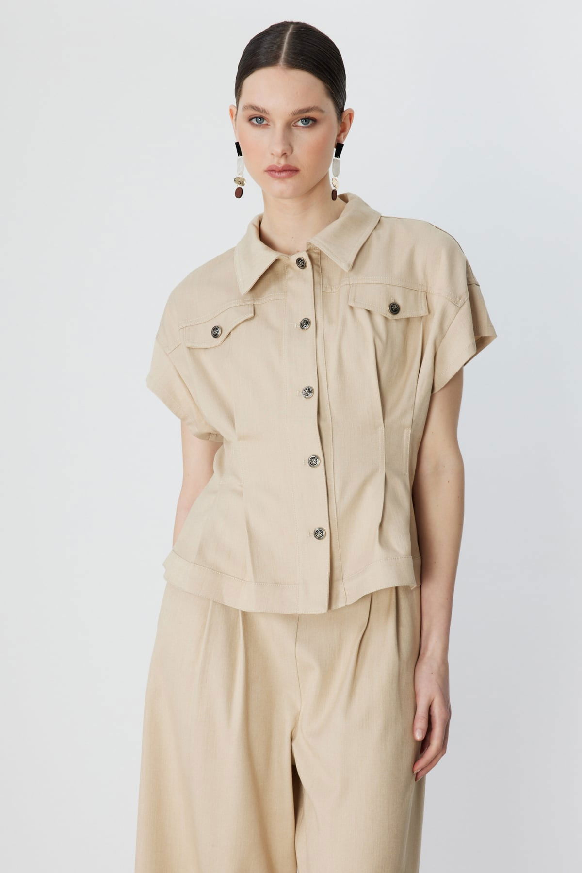 On Kadın Beli Pile Detaylı Kısa Kollu Mont 70700 Bej - 1