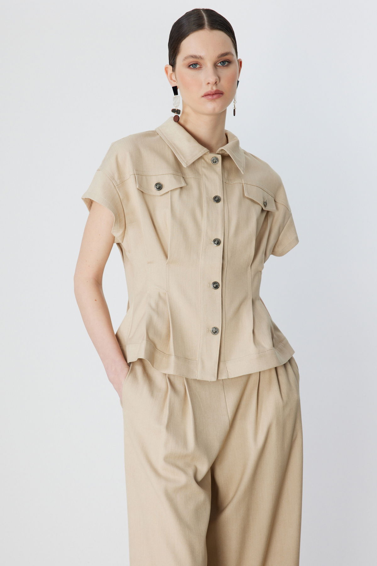 On Kadın Beli Pile Detaylı Kısa Kollu Mont 70700 Bej - 2