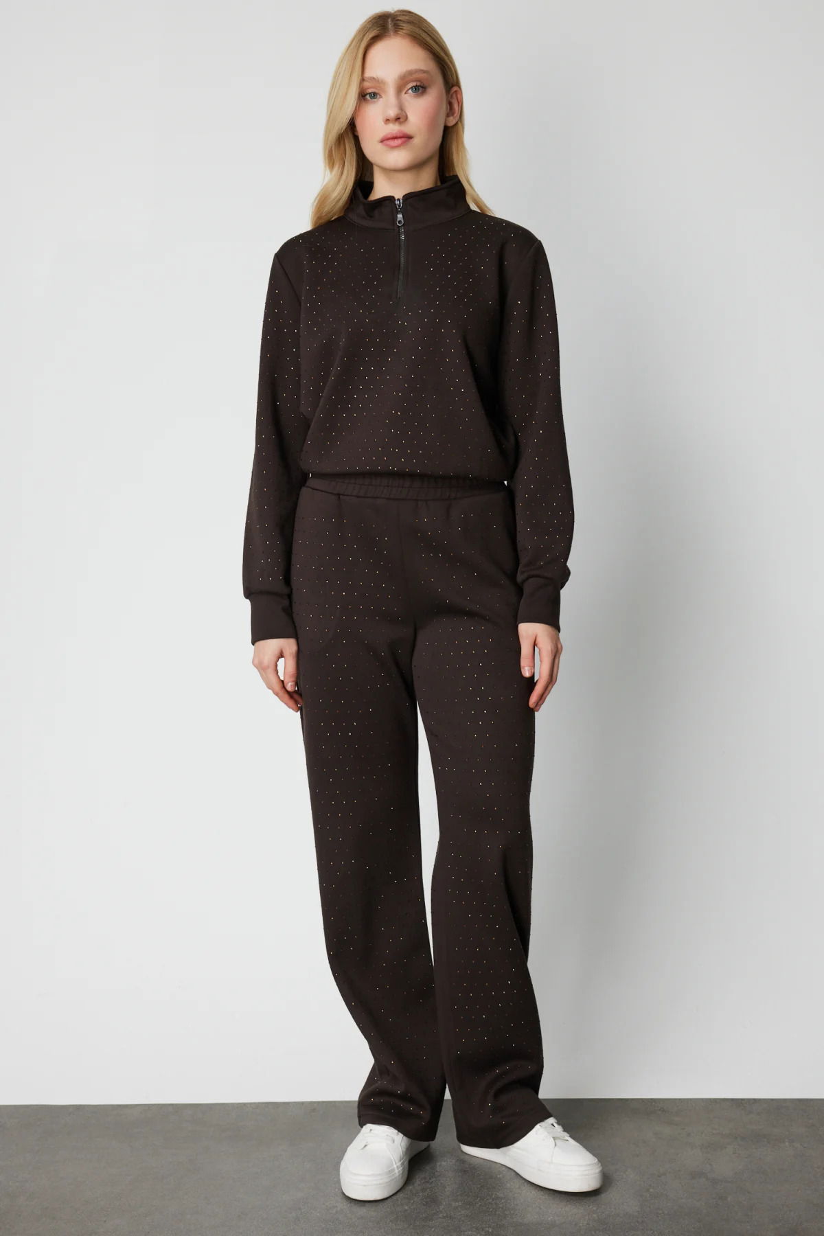 On Kadın Bol Paça Taşlı Eşofman Altı 66365 Kahverengi - 2