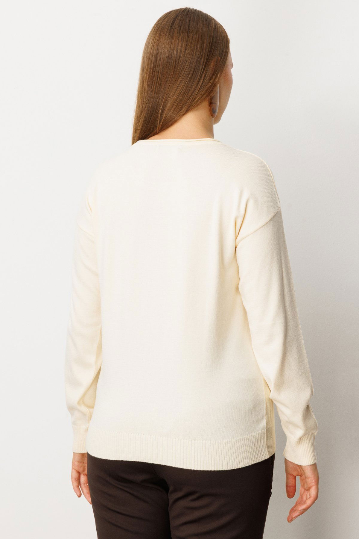 On Kadın Büyük Beden Çiçek İşlemeli Sıfır Yaka Triko Kazak 65359 Krem - 4