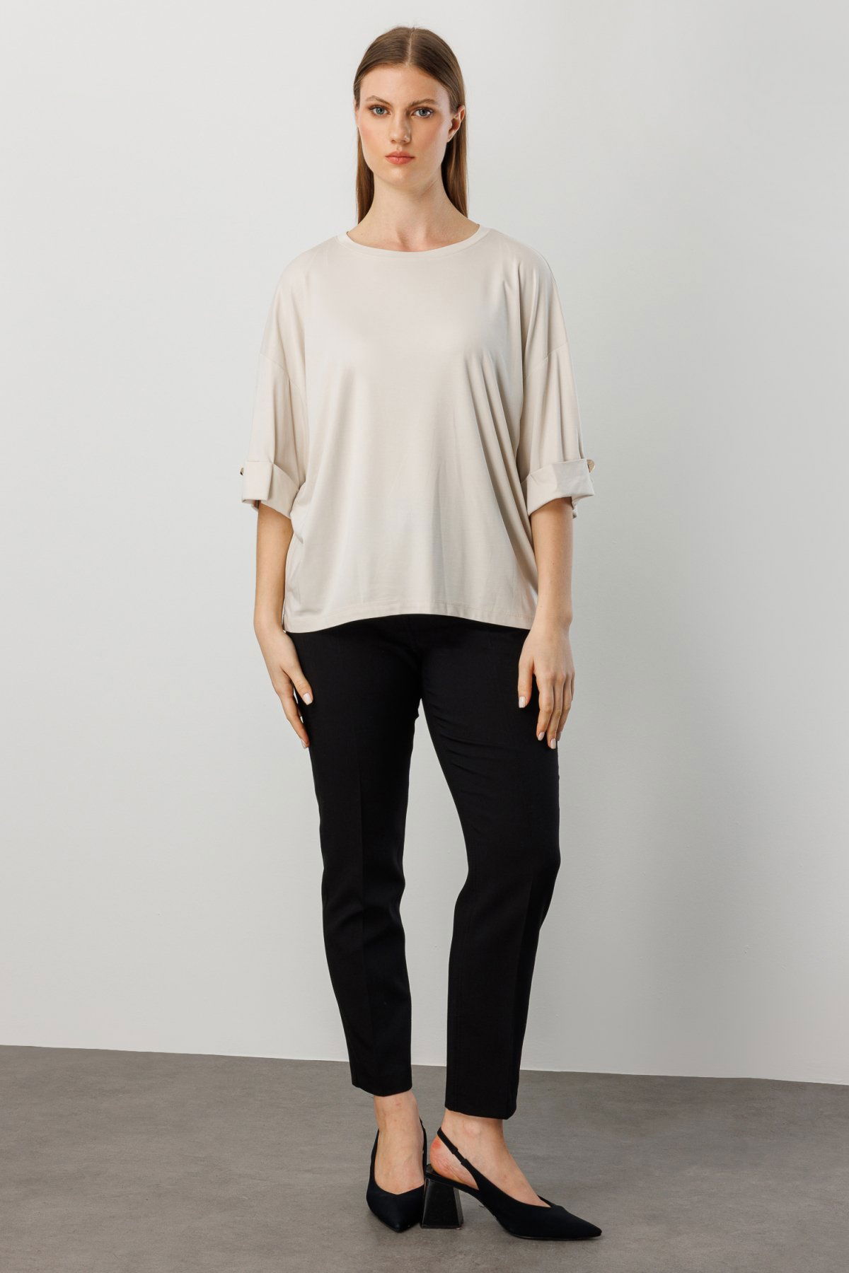 On Kadın Büyük Beden Kolu Metal Aksesuarlı Sıfır Yaka Bluz 61398 Taş - 3