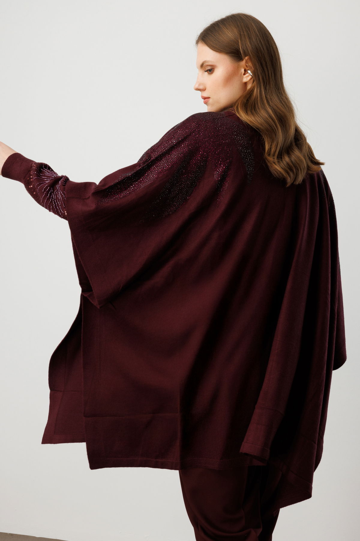 On Kadın Büyük Beden Omuzları Taşlı Yarasa Kol Hırka 60322 Bordo - 4