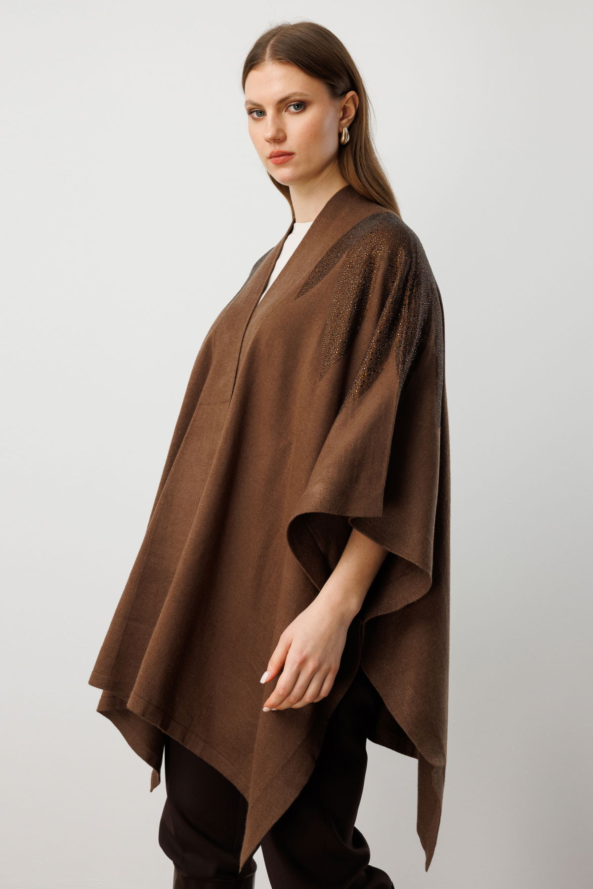 On Kadın Büyük Beden Omuzları Taşlı Yarasa Kol Hırka 60322 Kahverengi - 2