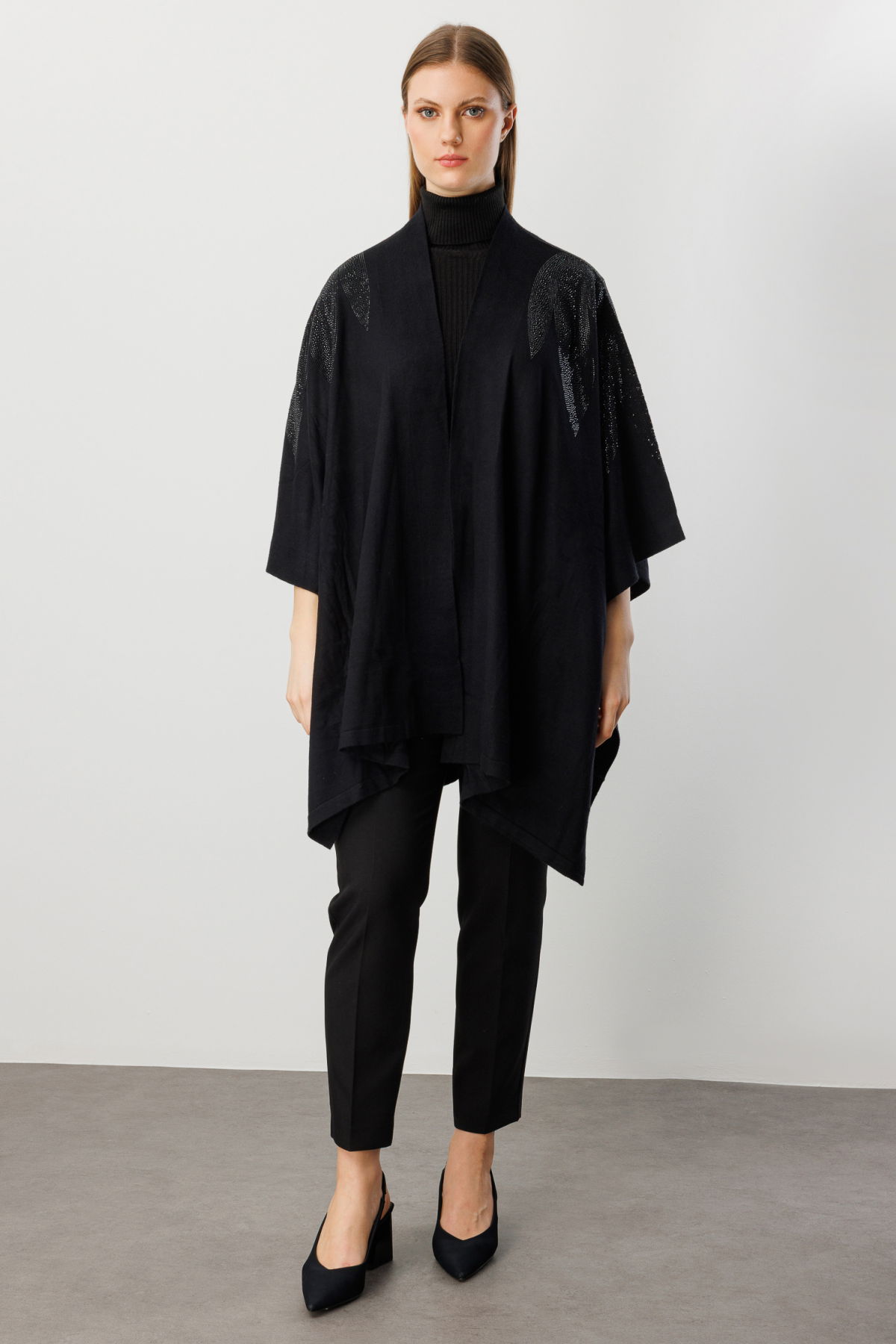 On Kadın Büyük Beden Omuzları Taşlı Yarasa Kol Hırka 60322 Siyah - 3