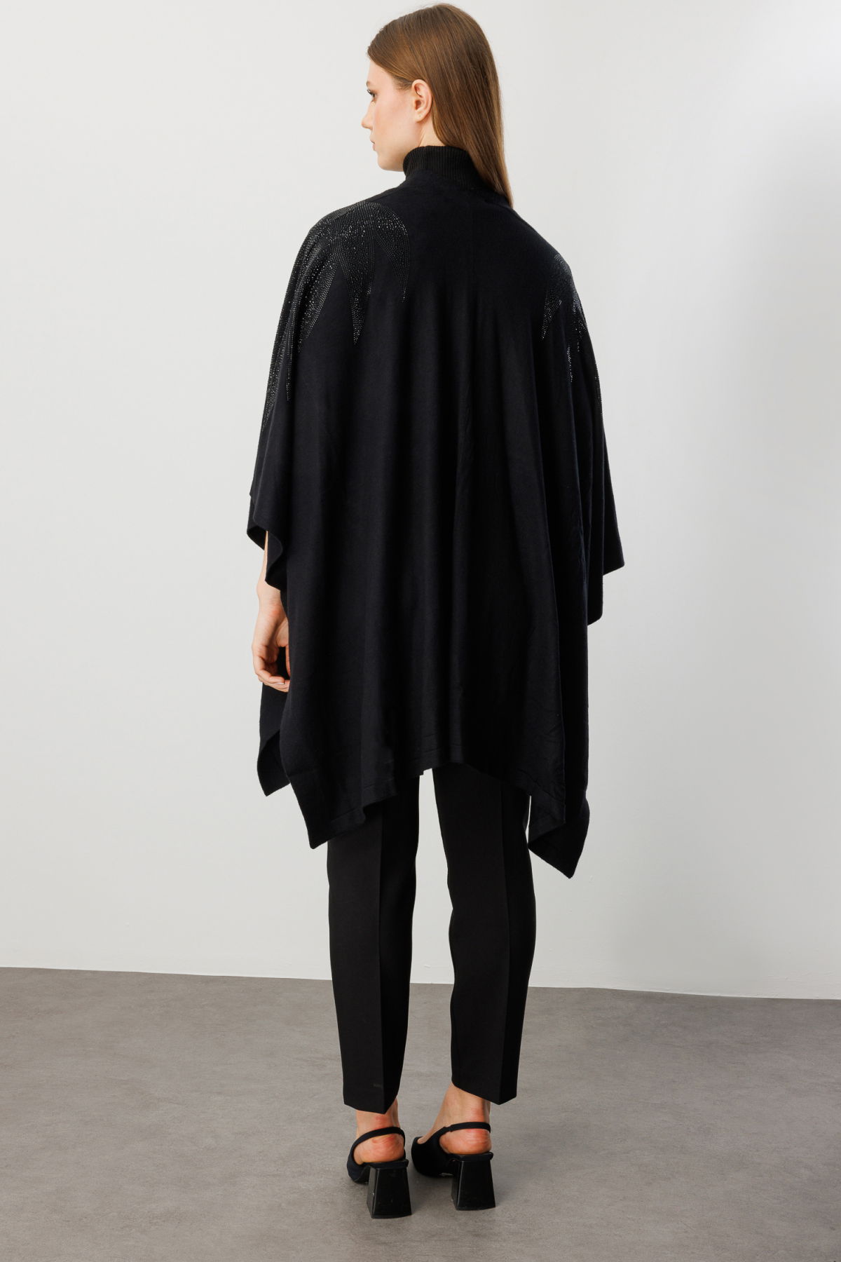 On Kadın Büyük Beden Omuzları Taşlı Yarasa Kol Hırka 60322 Siyah - 4