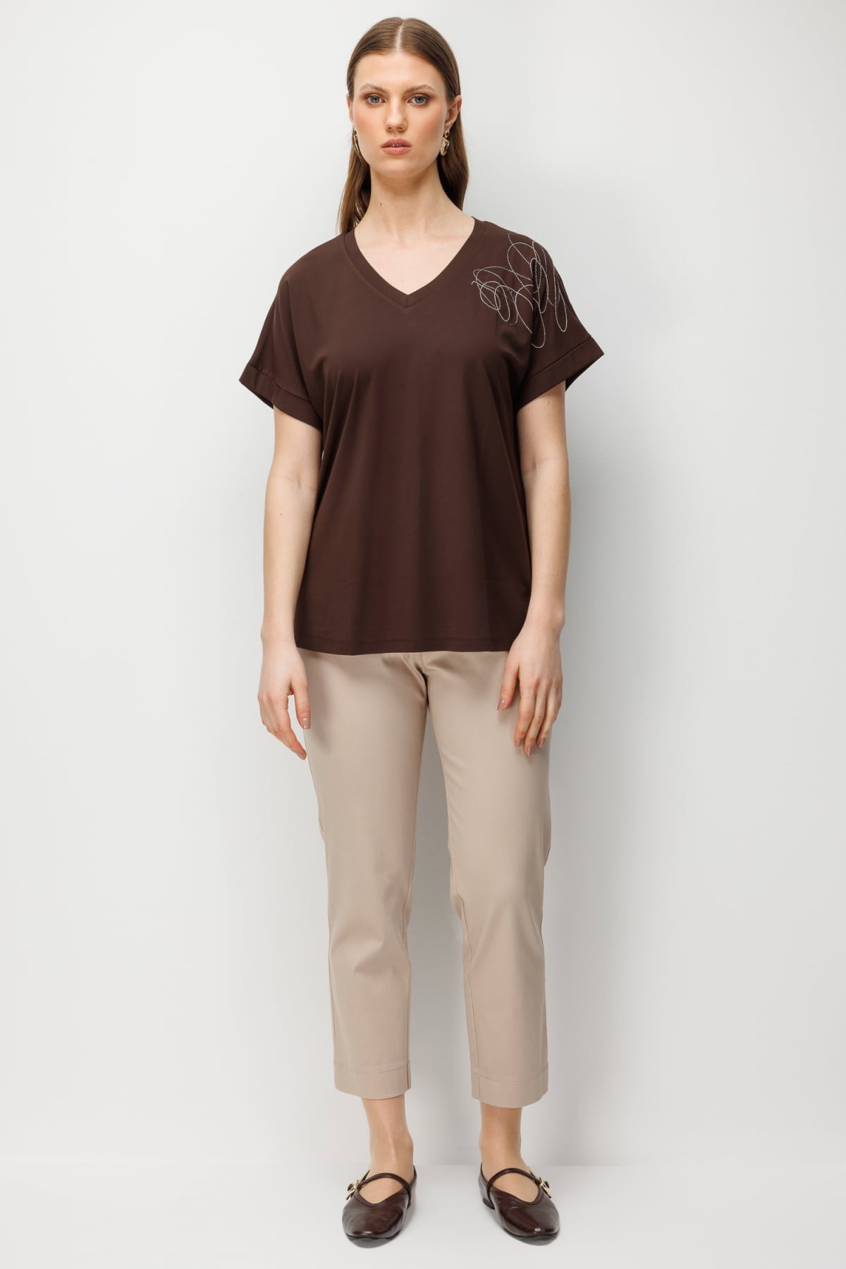 On Kadın Büyük Beden Tek Omzu Zincirli V Yaka T-Shirt 71368 Kahverengi - 3