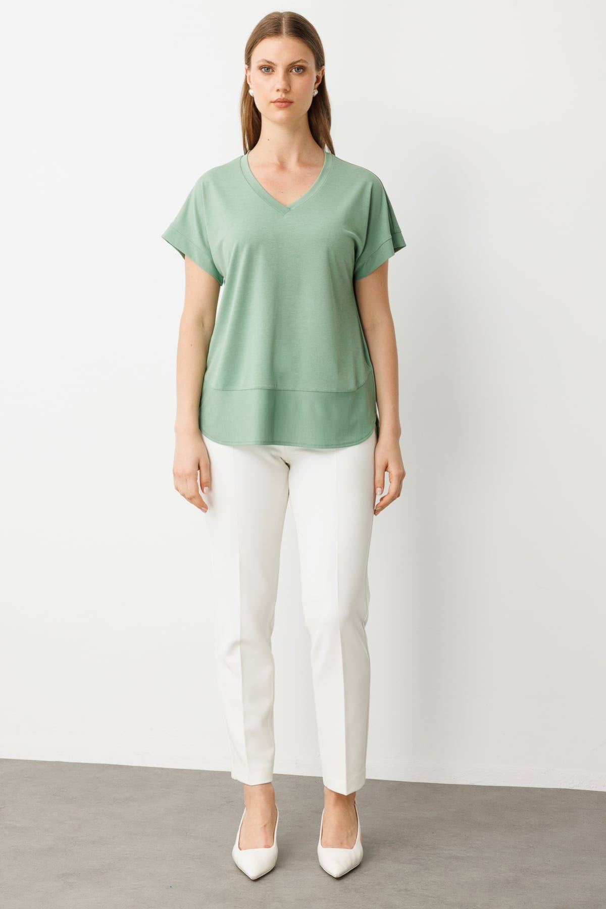 On Kadın Büyük Beden V Yaka Parçalı T-Shirt 71476 Haki - 3