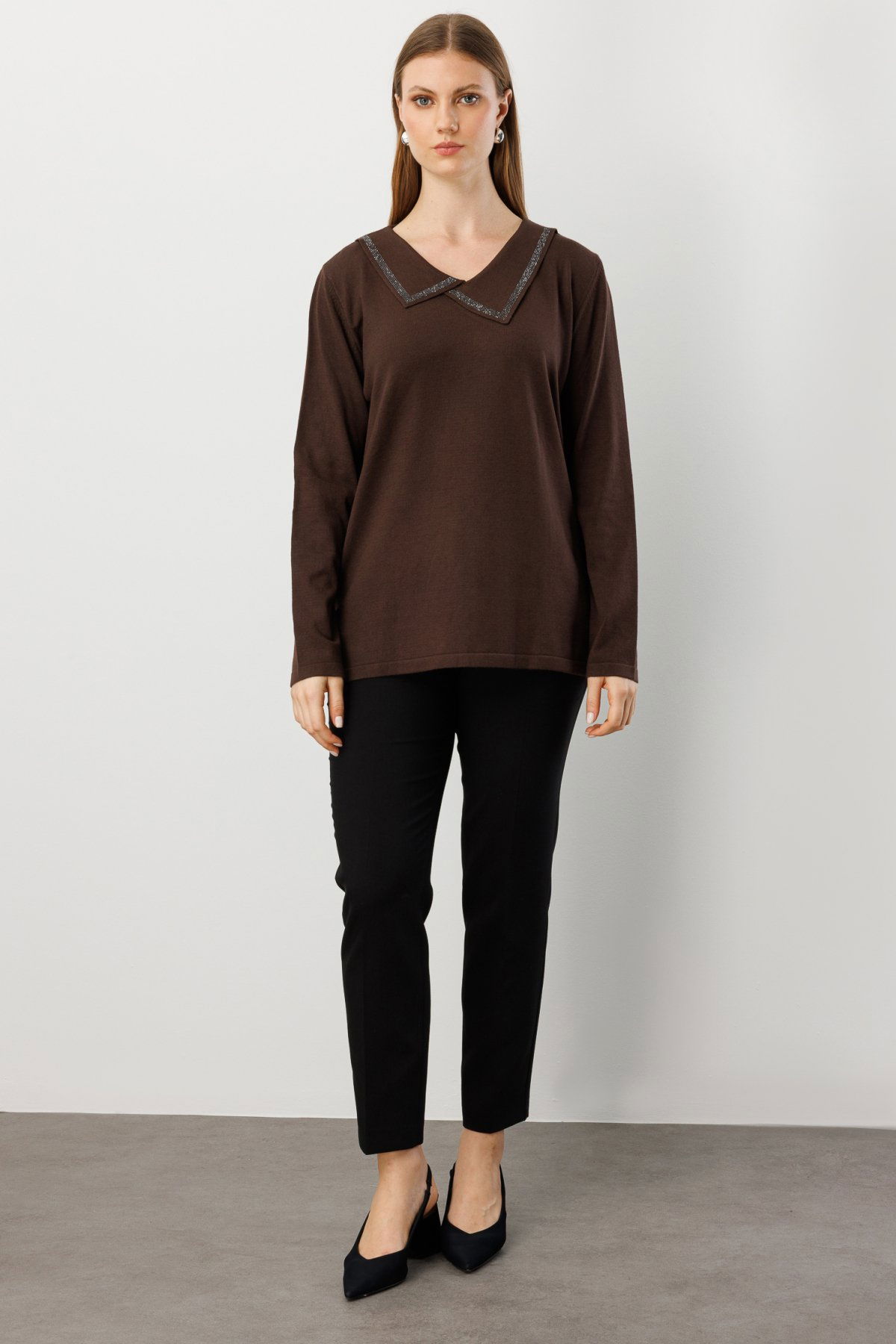 On Kadın Büyük Beden Yakası Taşlı Triko Kazak 65395 Kahverengi - 3