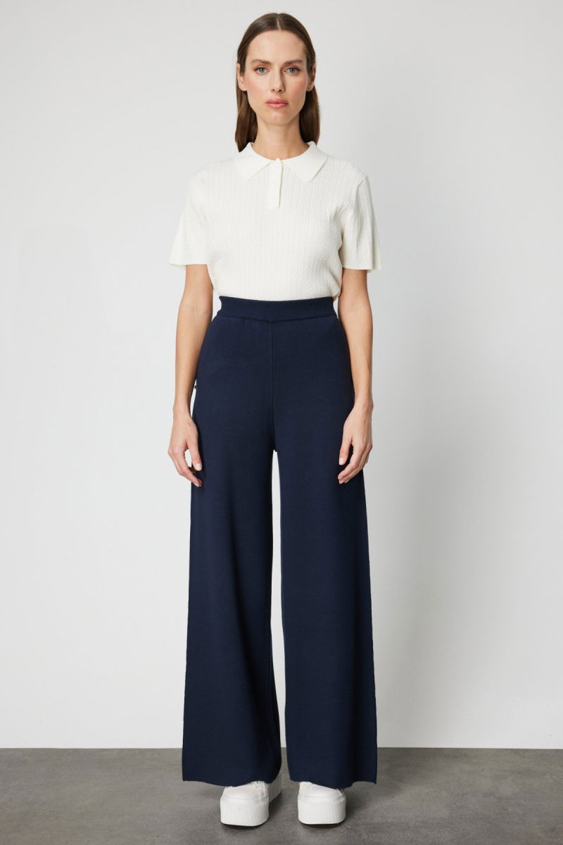 On Kadın Cebi Taş Detaylı Bol Paça Triko Pantolon 63919 Lacivert - On