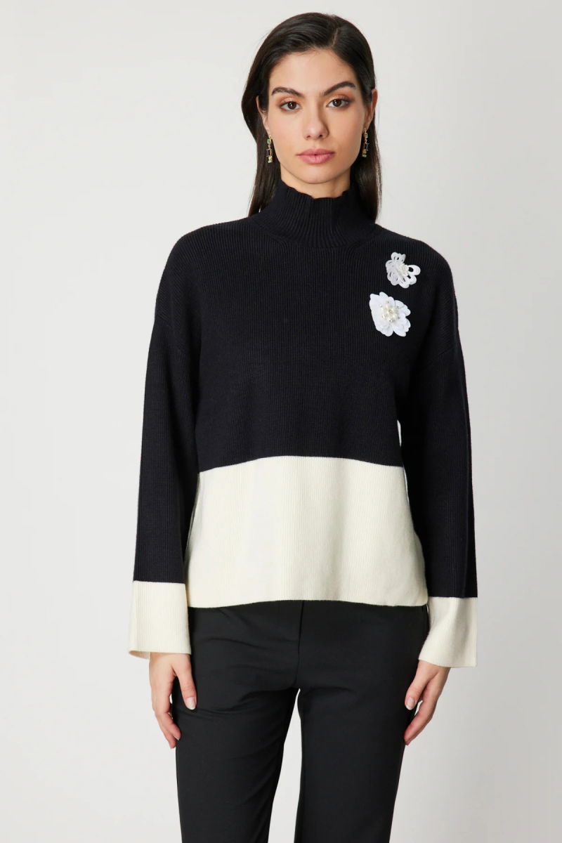 On Kadın Çiçek Broşlu Dik Yaka Triko Kazak 60356 Siyah - On