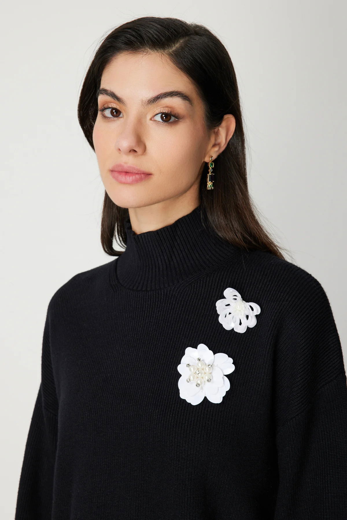 On Kadın Çiçek Broşlu Dik Yaka Triko Kazak 60356 Siyah - 3