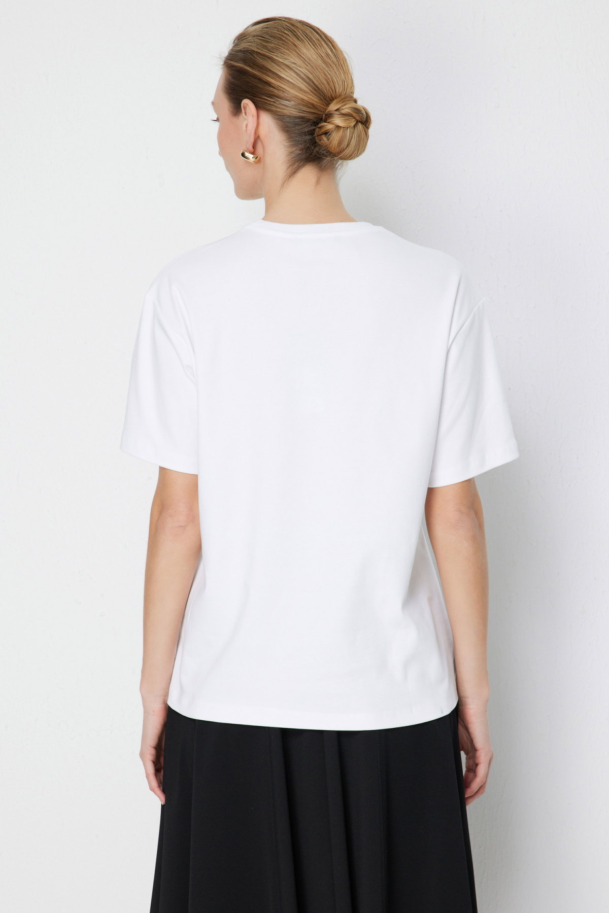 On Kadın Çiçek İşlemeli Sıfır Yaka Pamuklu T-Shirt 71359 Beyaz - 4