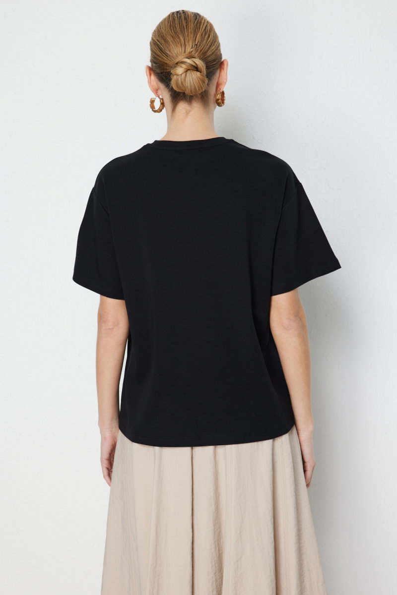 On Kadın Çiçek İşlemeli Sıfır Yaka Pamuklu T-Shirt 71359 Siyah - 4