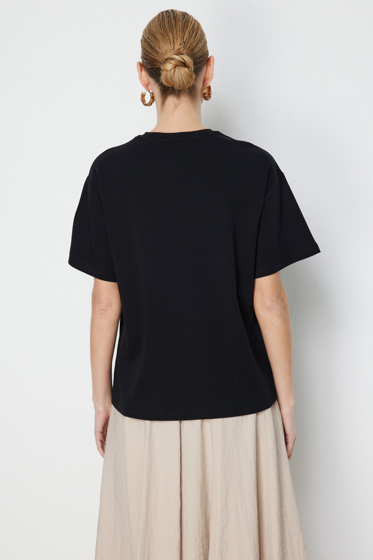 On Kadın Çiçek İşlemeli Sıfır Yaka Pamuklu T-Shirt 71359 Siyah - 4