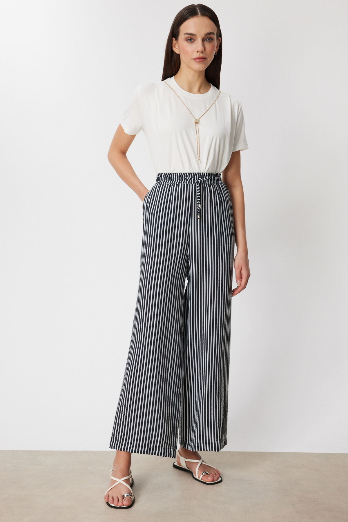 On Kadın Çizgili Bol Paça Keten Pantolon 74903 Siyah - 2