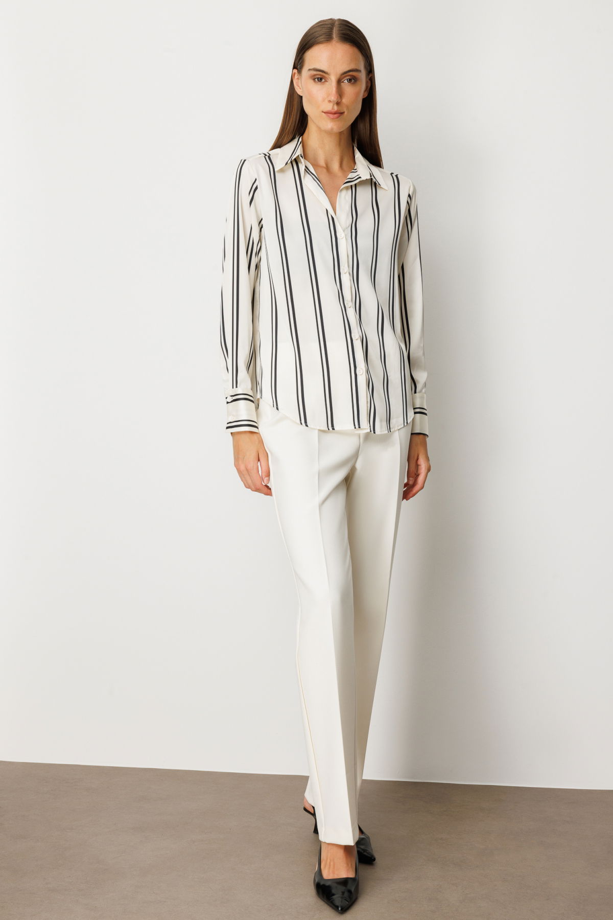 On Kadın Çizgili Saten Gömlek 64300 Ekru-Siyah - 3