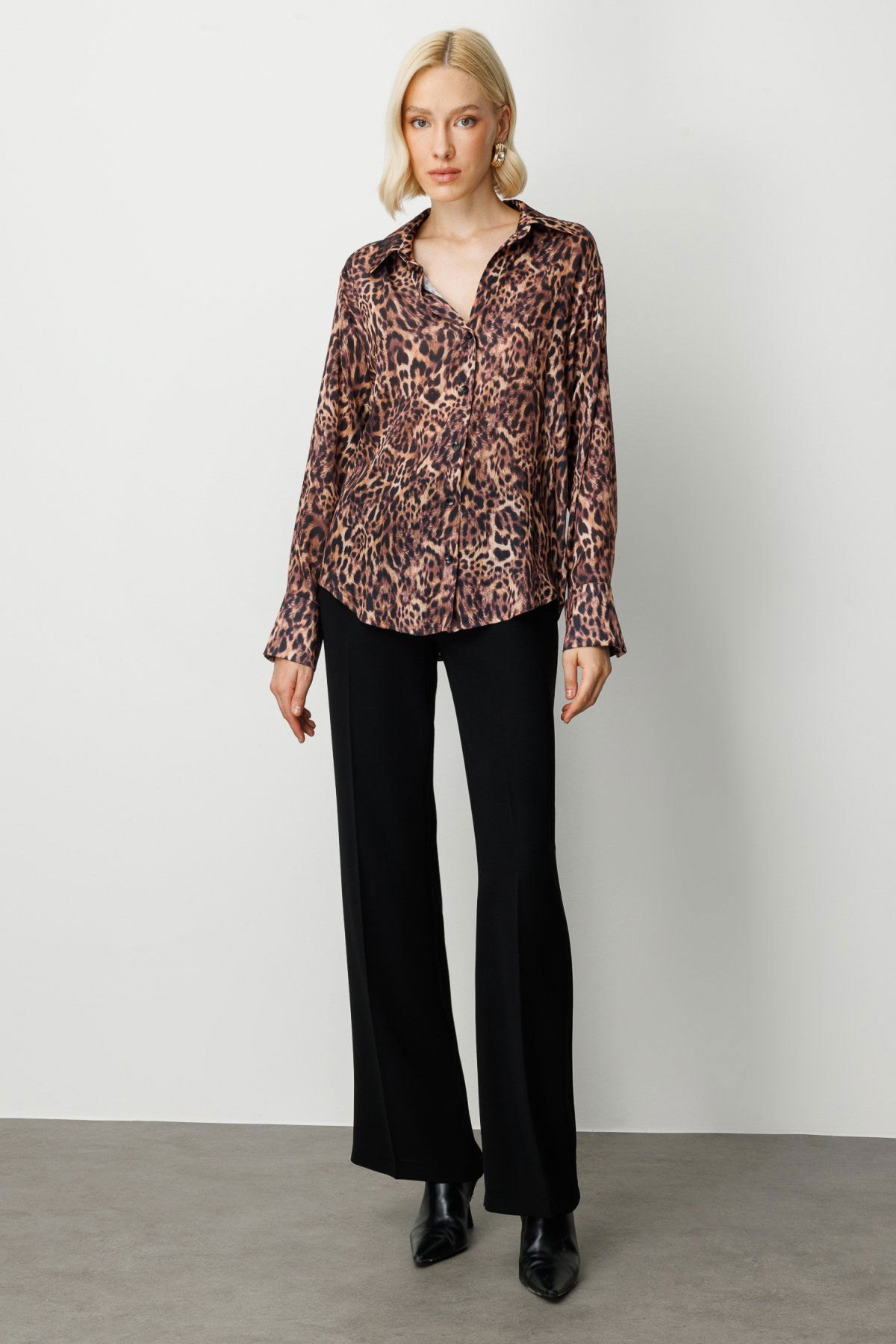 On Kadın Çizgili Saten Gömlek 64300 Leopar - 3