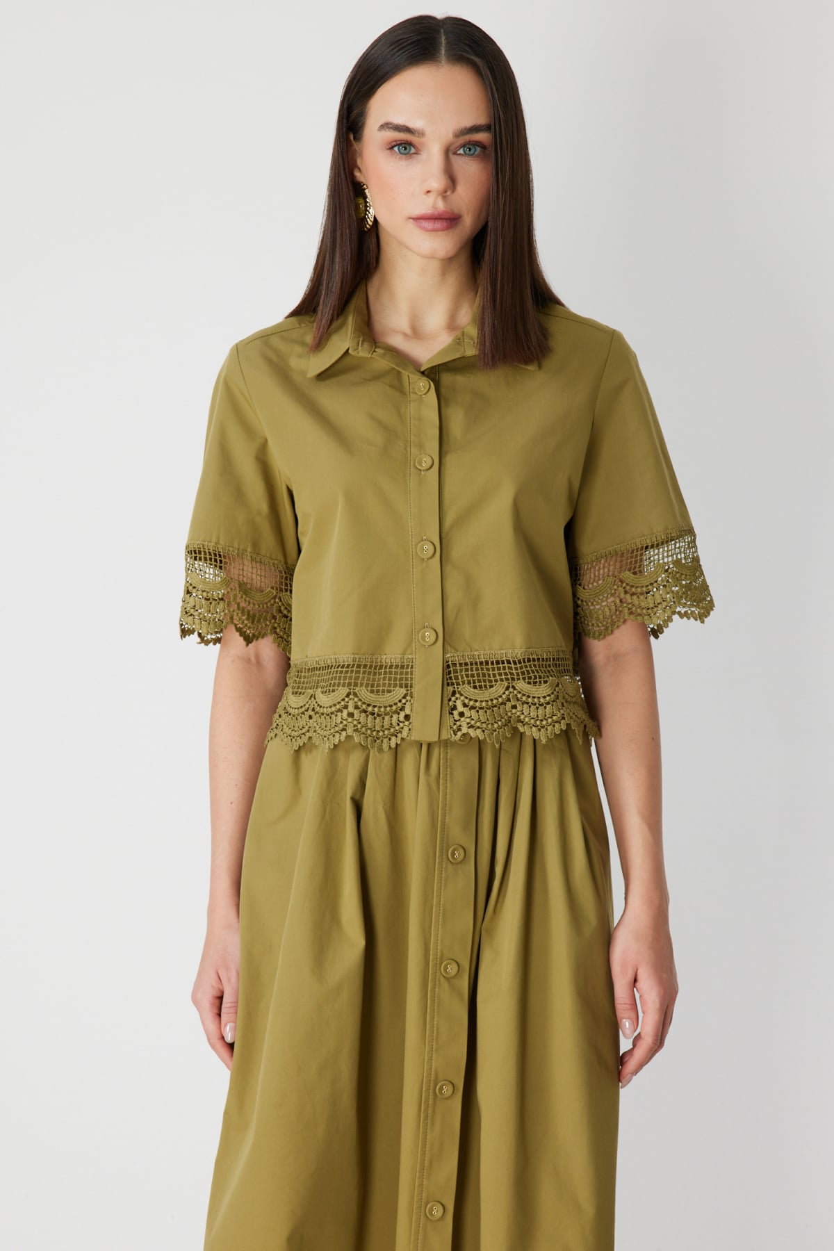 On Kadın Dantel Detaylı Crop Pamuk Gömlek 74336 Oliv - 1