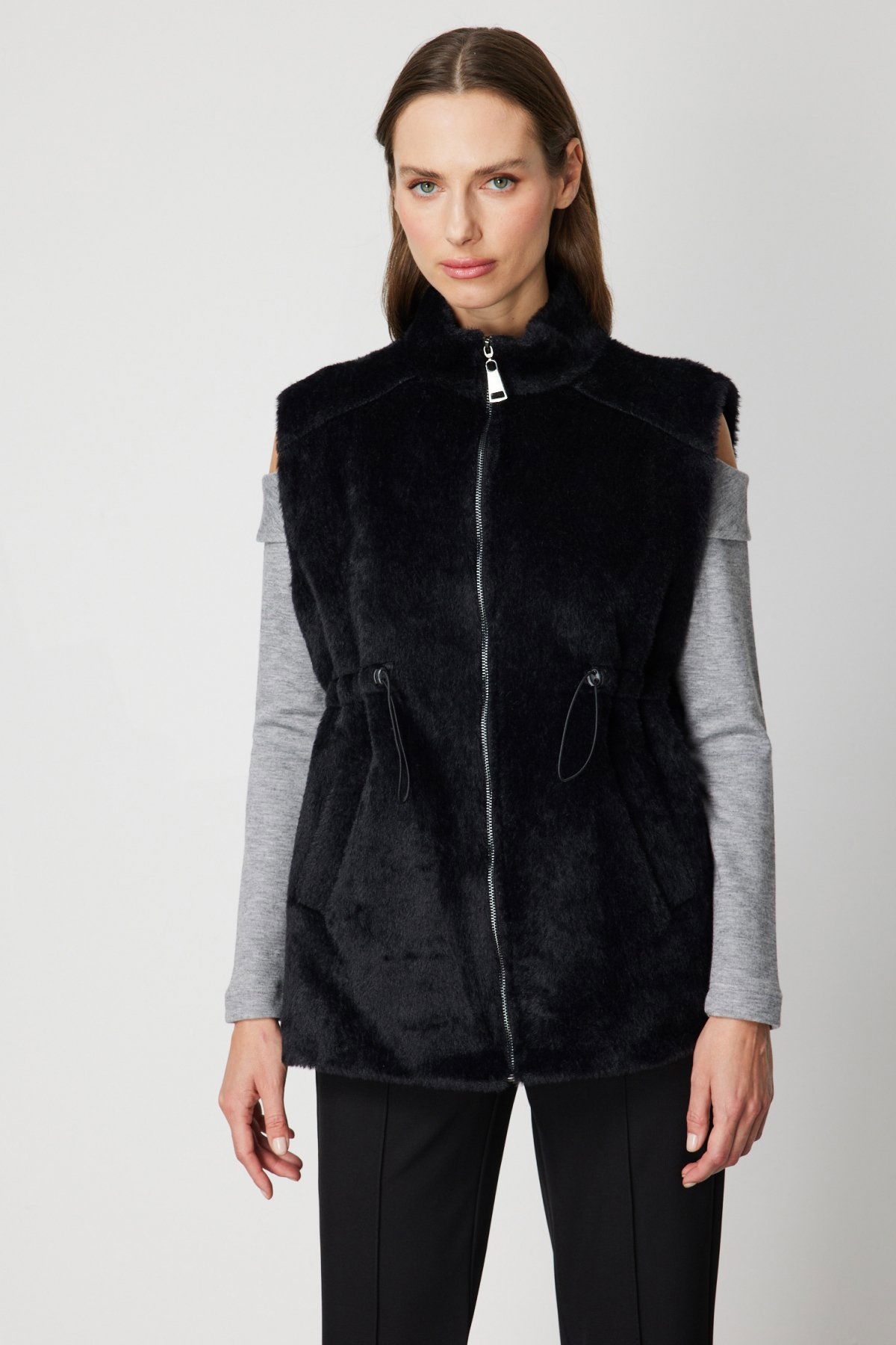 On Kadın Dik Yaka Beli Lastikli Peluş Yelek 66932 Siyah - 1