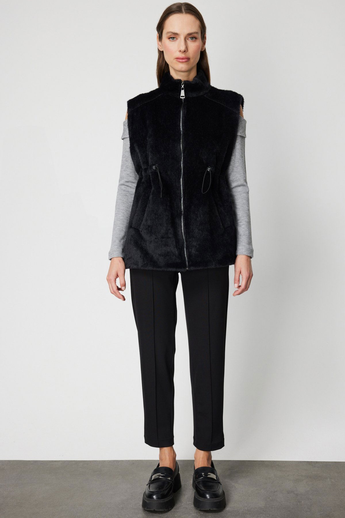 On Kadın Dik Yaka Beli Lastikli Peluş Yelek 66932 Siyah - 3