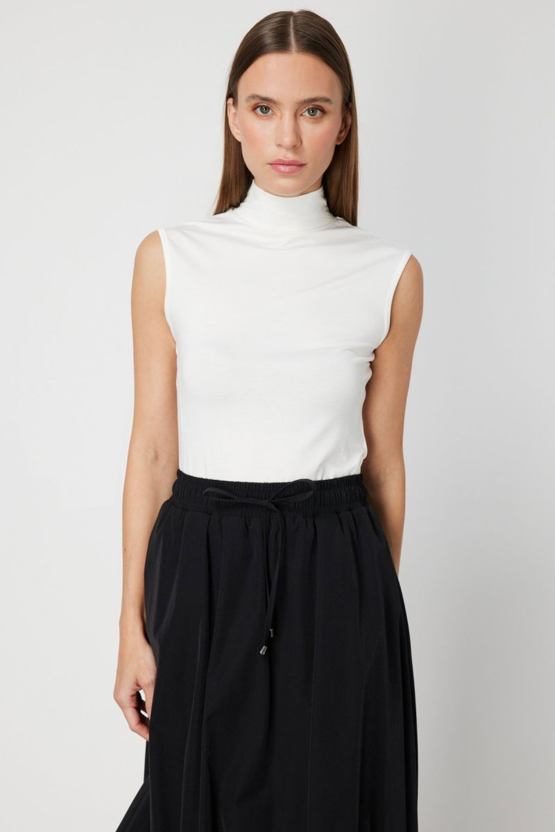 On Kadın Dik Yaka Kolsuz Basic Bluz 61432 Ekru - On