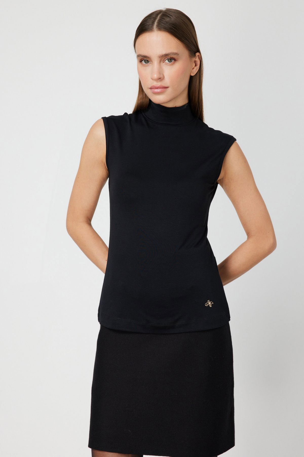 On Kadın Dik Yaka Kolsuz Basic Bluz 61432 Siyah - 1