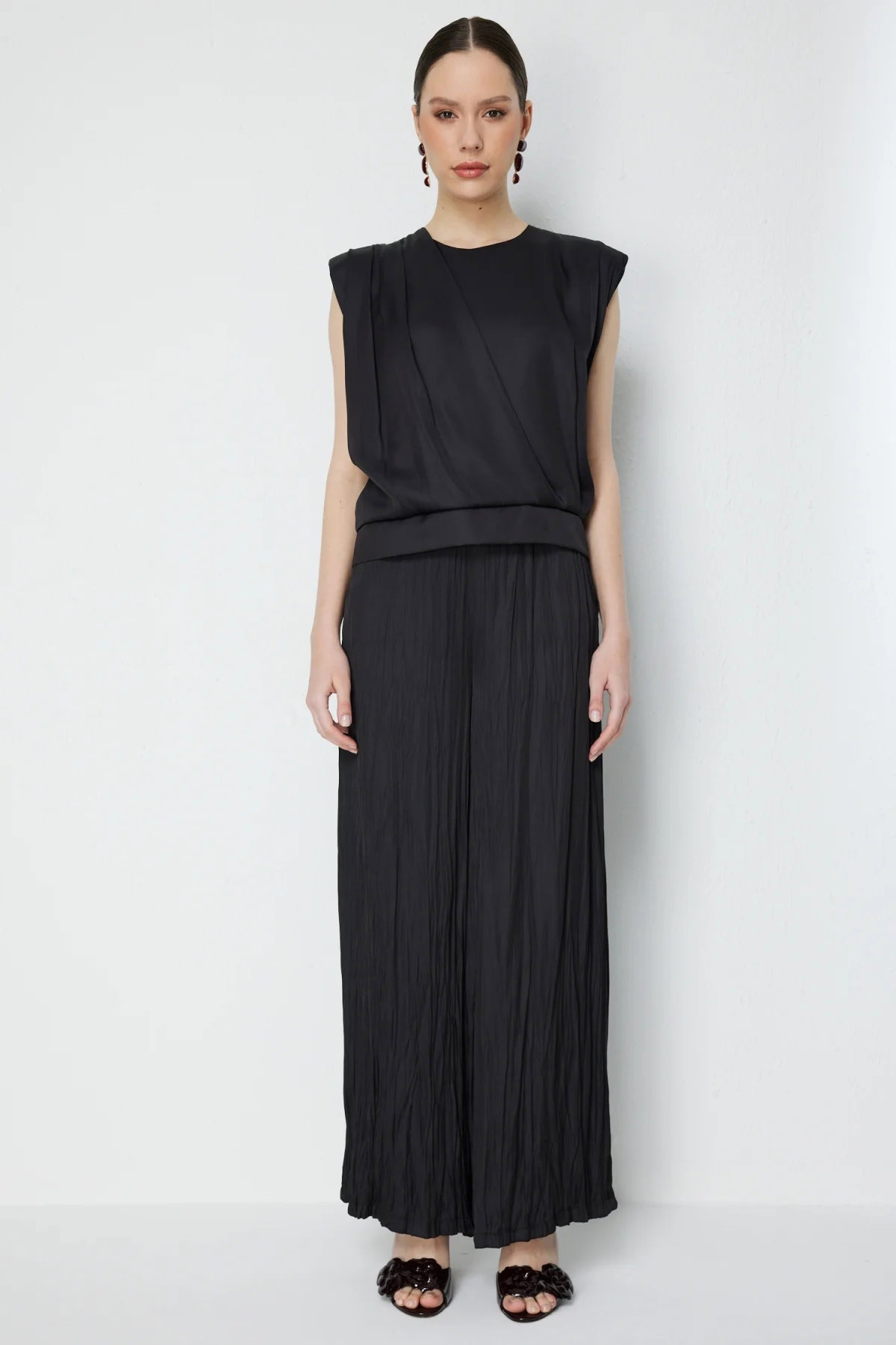 On Kadın Drape Detaylı Kolsuz Bluz 74378 Siyah - 3