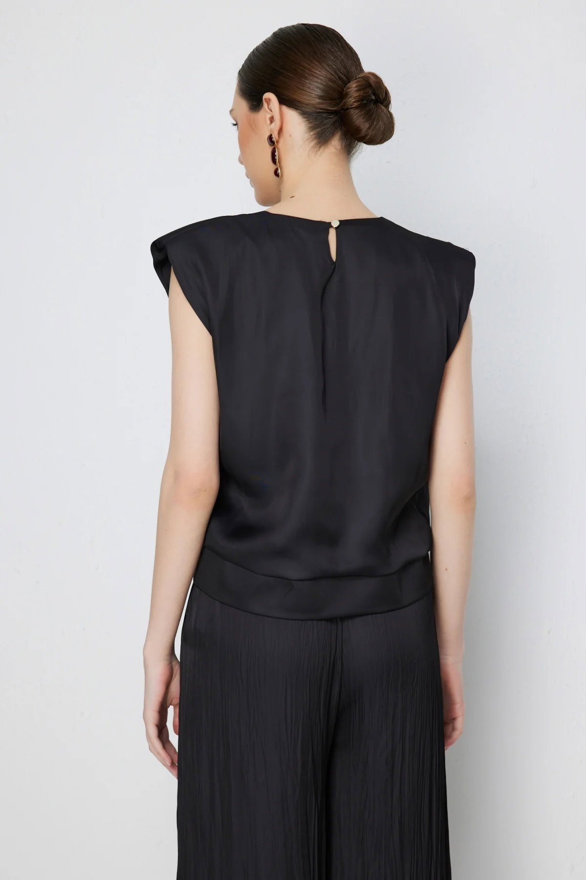 On Kadın Drape Detaylı Kolsuz Bluz 74378 Siyah - 4