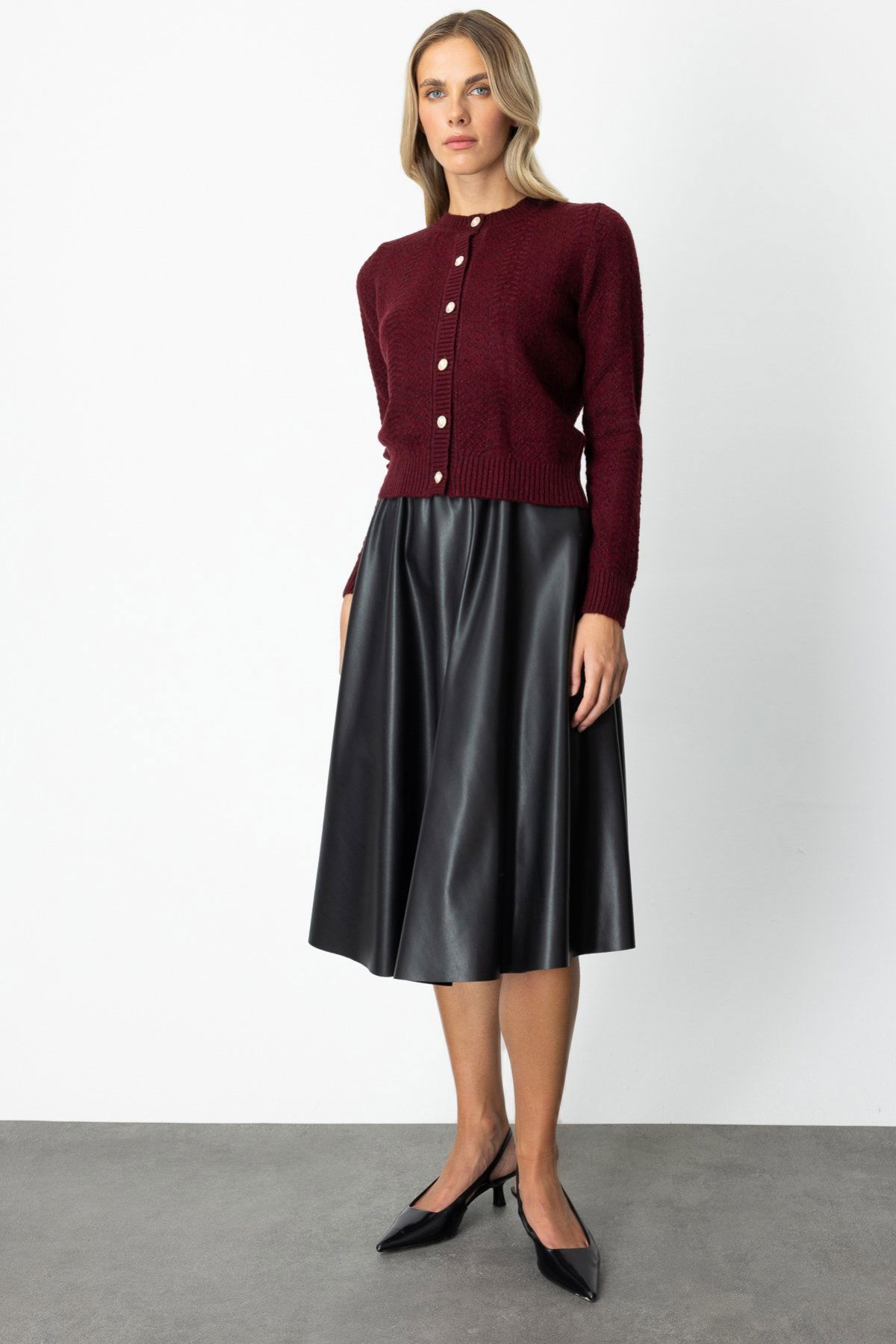 On Kadın Düğmeli Sıfır Yaka Hırka 63903 Bordo - 3