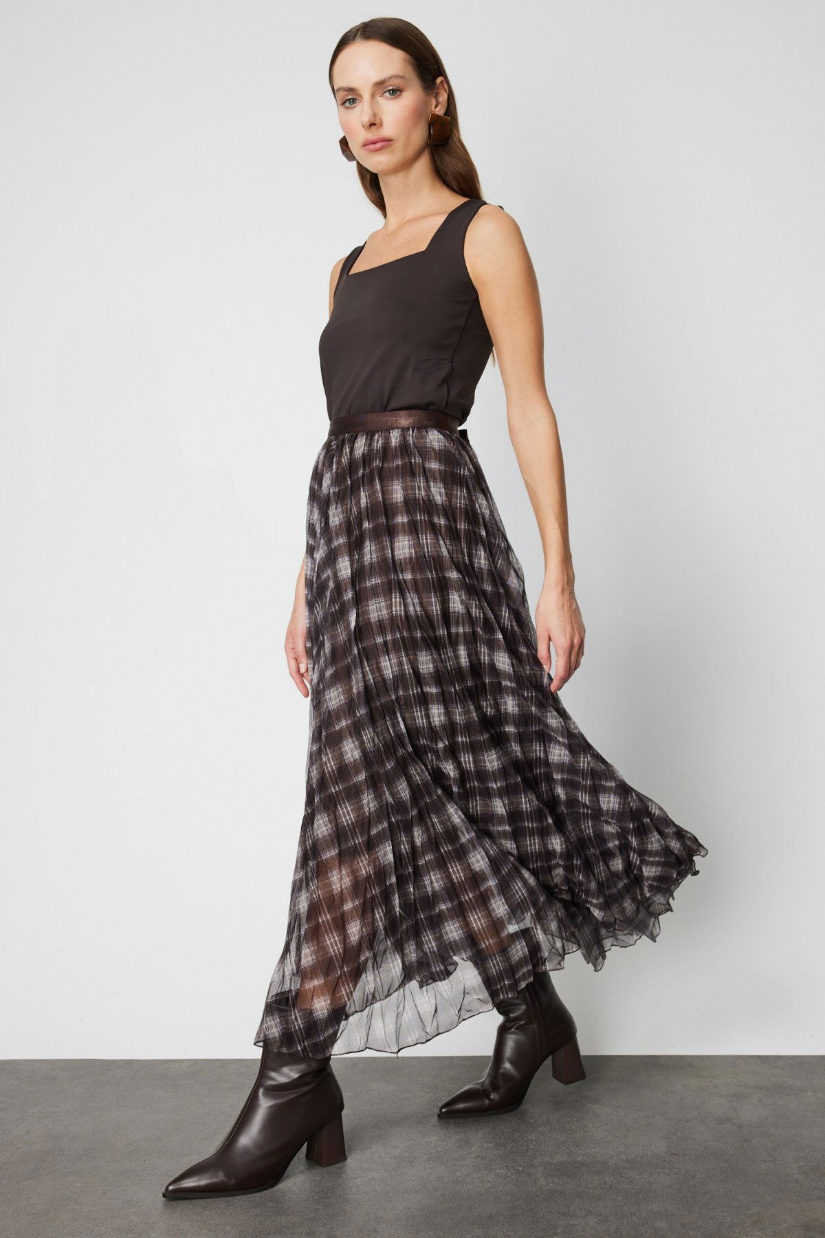 On Kadın Ekoseli Pileli Maxi Boy Etek 60214 Kahverengi - 2