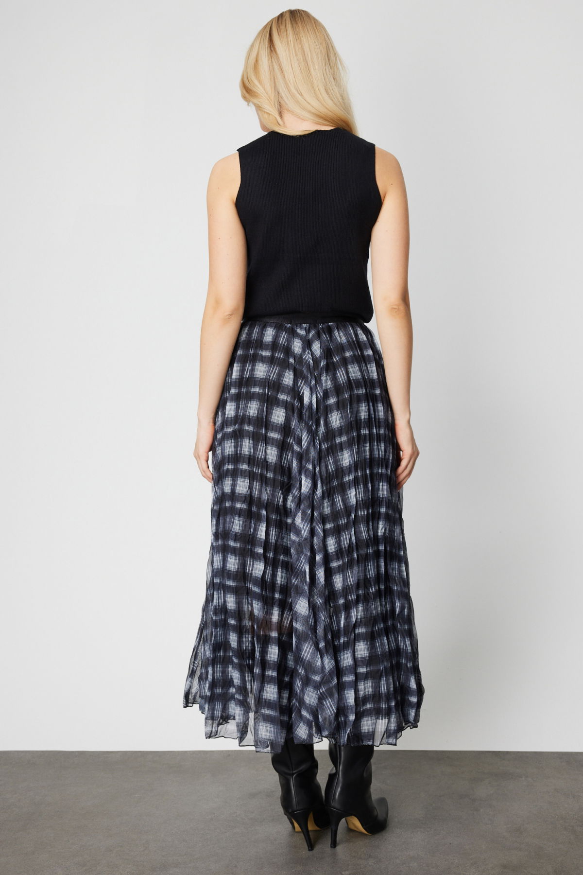 On Kadın Ekoseli Pileli Maxi Boy Etek 60214 Siyah - 4